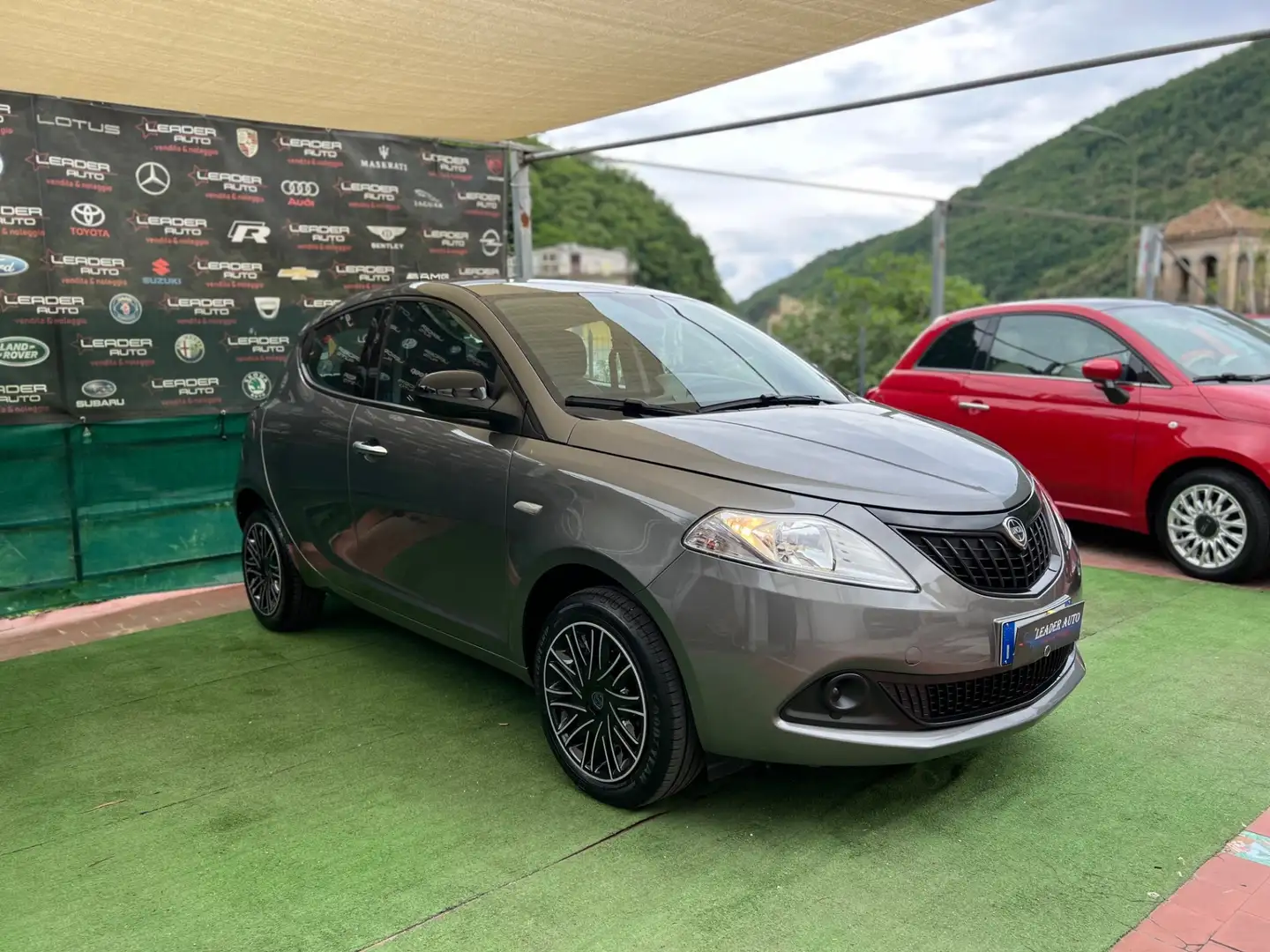 Lancia Ypsilon 1.0 FireFly 5 porte S&S Hybrid Alberta Ferretti Grigio - 1
