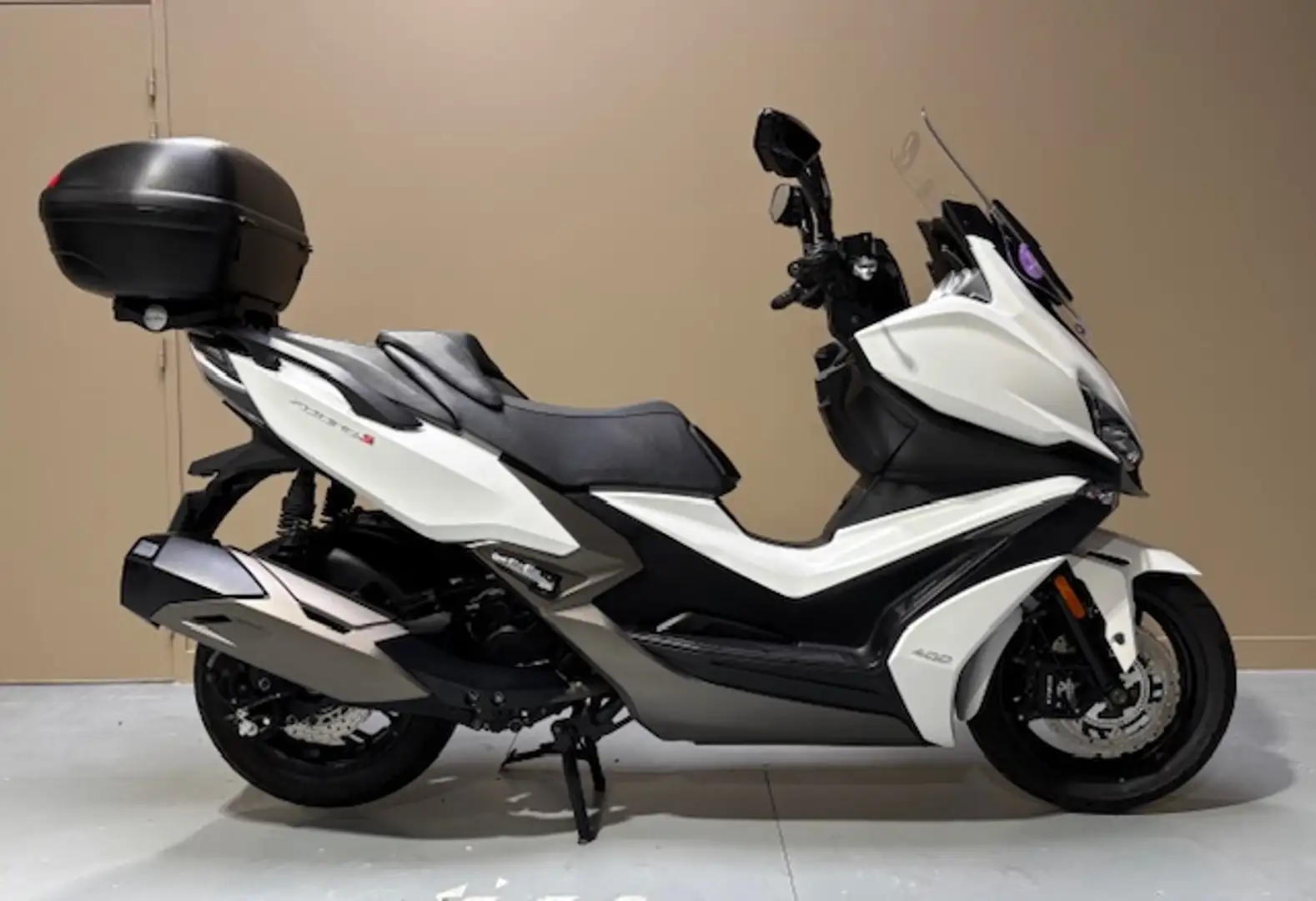 Kymco Xciting 400i Alb - 1