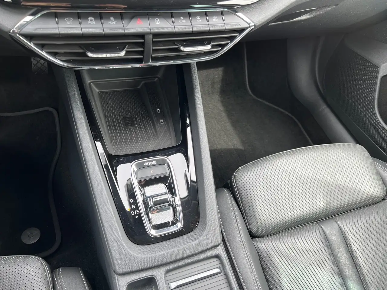 Skoda Octavia Combi 2,0 TDI 4x4 Style DSG NP:, миниатюра 30