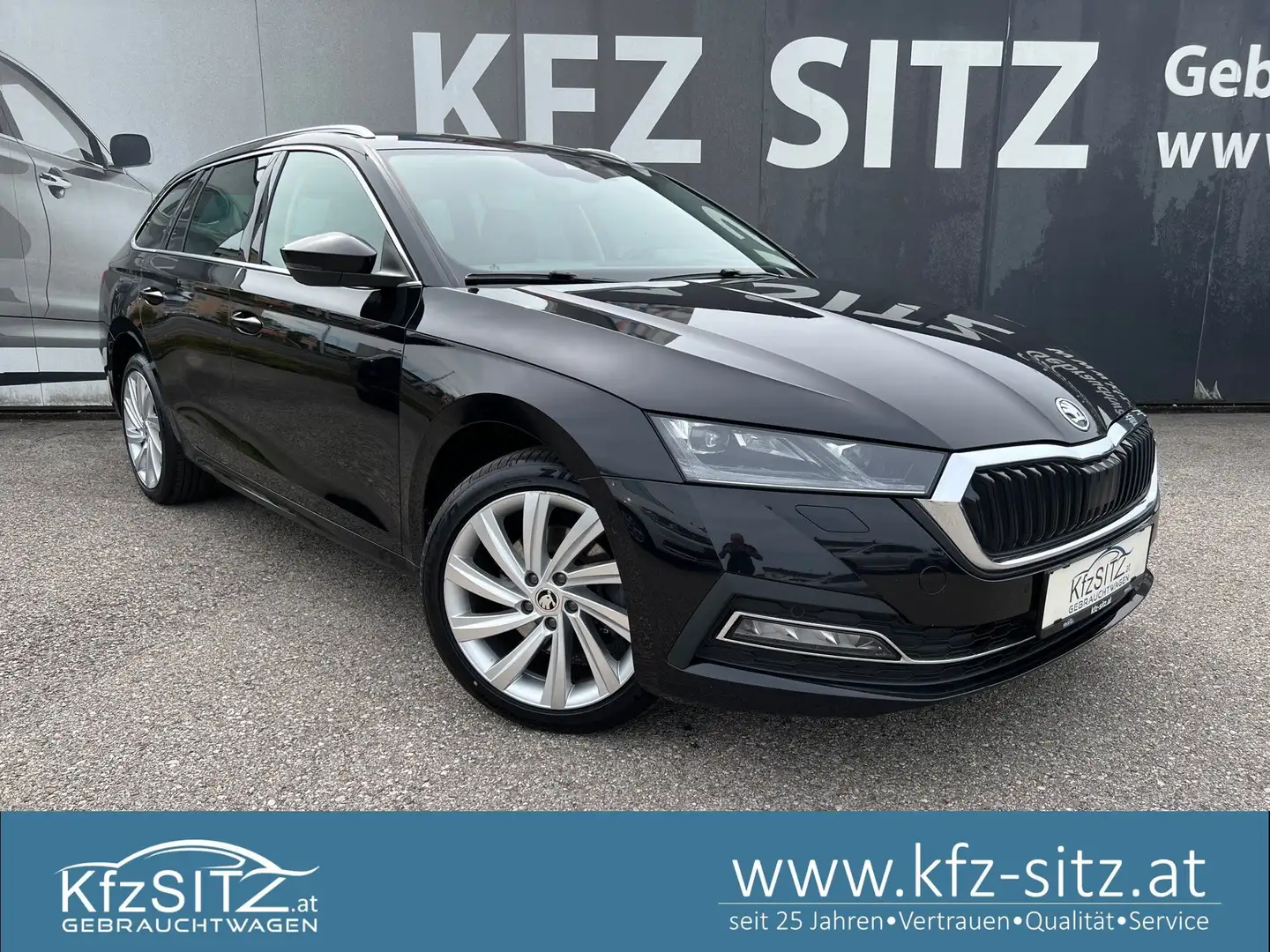 Skoda Octavia Combi 2,0 TDI 4x4 Style DSG | NP: €53.300 Schwarz - 1
