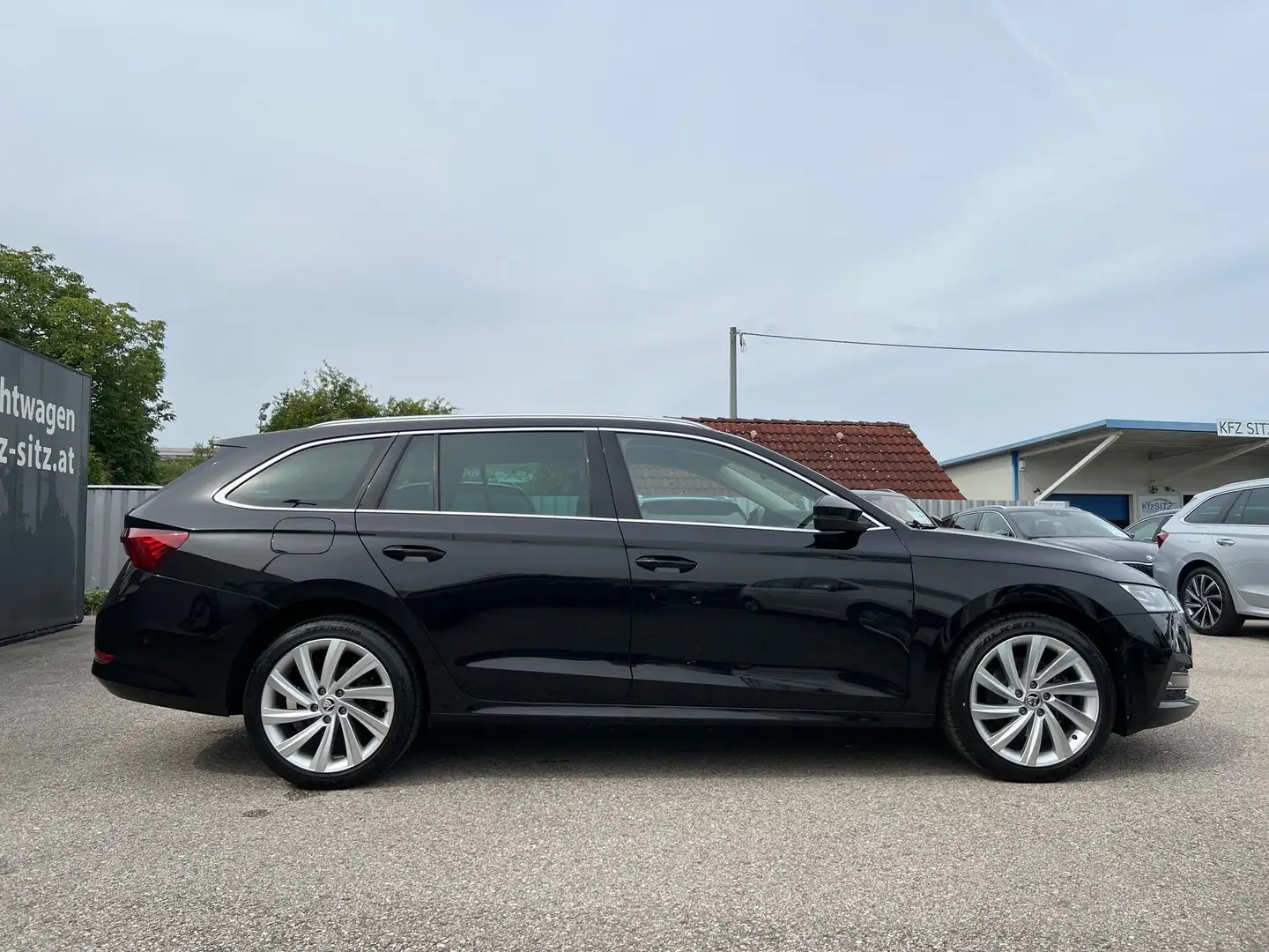 Skoda Octavia Combi 2,0 TDI 4x4 Style DSG | NP: €53.300 Schwarz - 2