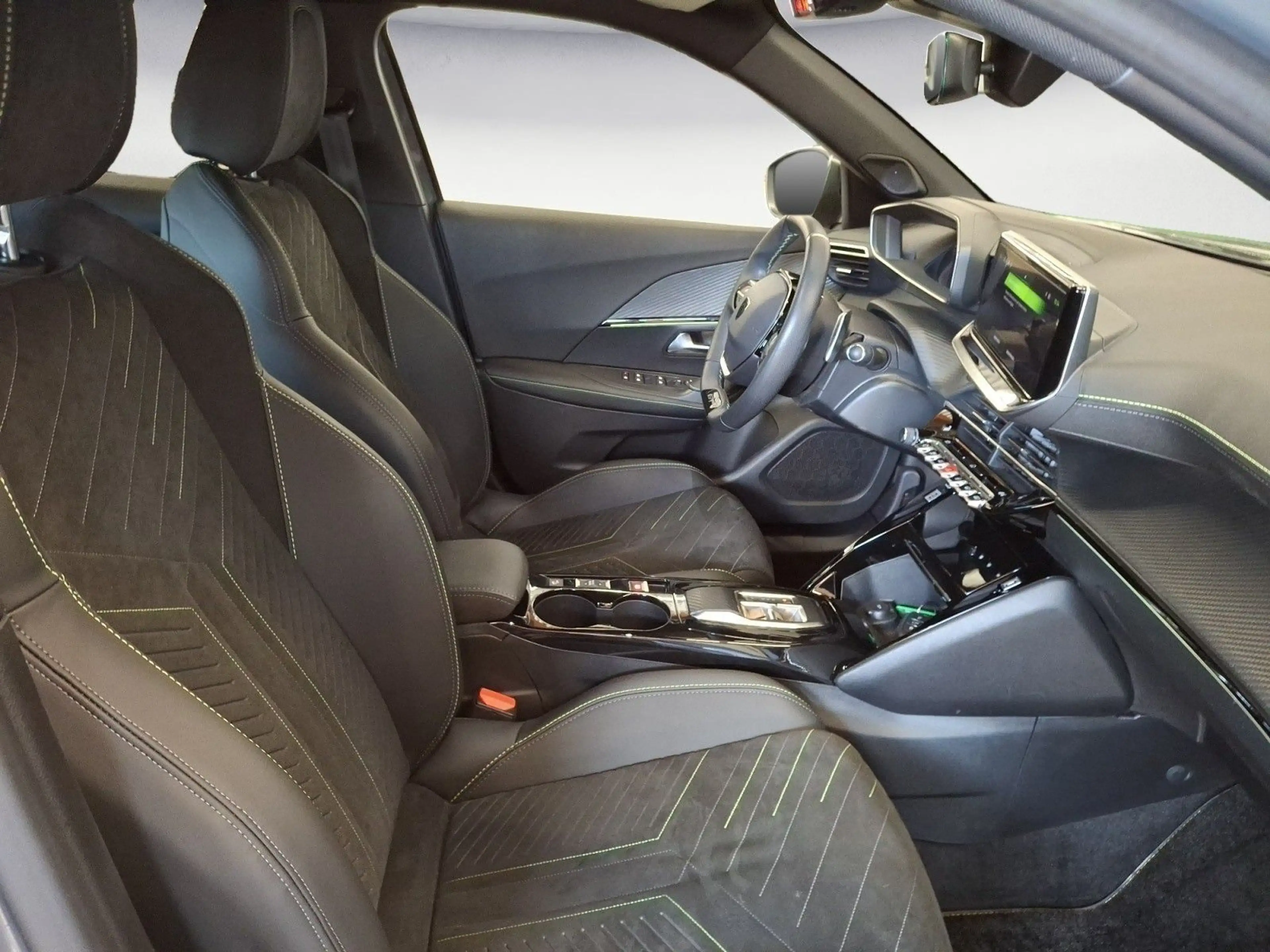 Peugeot 2008 PureTech 130 EAT8 GT Navi LED Bluetooth PDC — photo 15