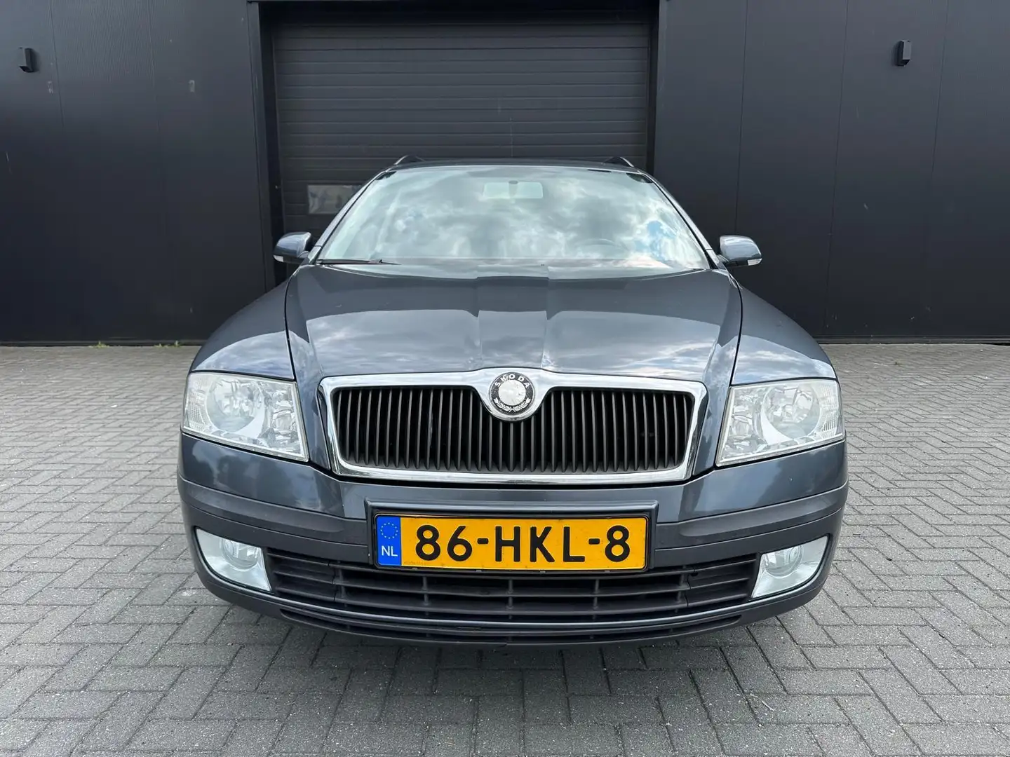 Skoda Octavia Combi 1.6 FSI TOUR + AIRCO + APK-01-2027'! Gris - 2
