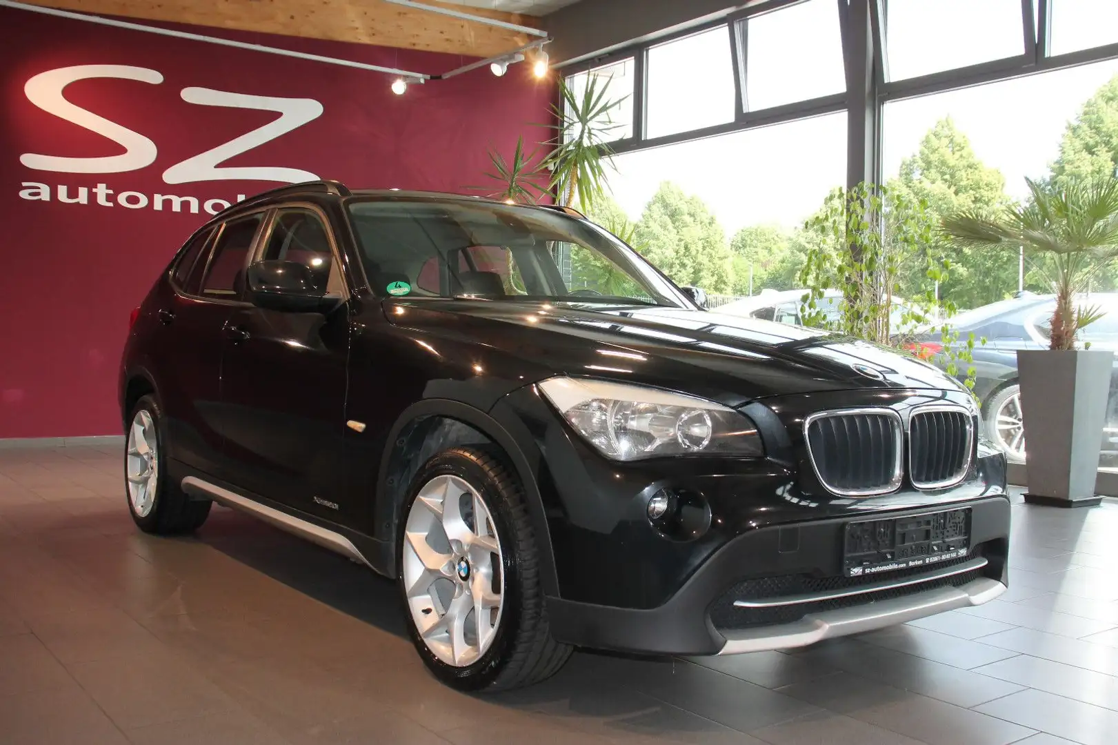 BMW X1 20 i xDrive 2.Hand SHZ Schwarz - 1