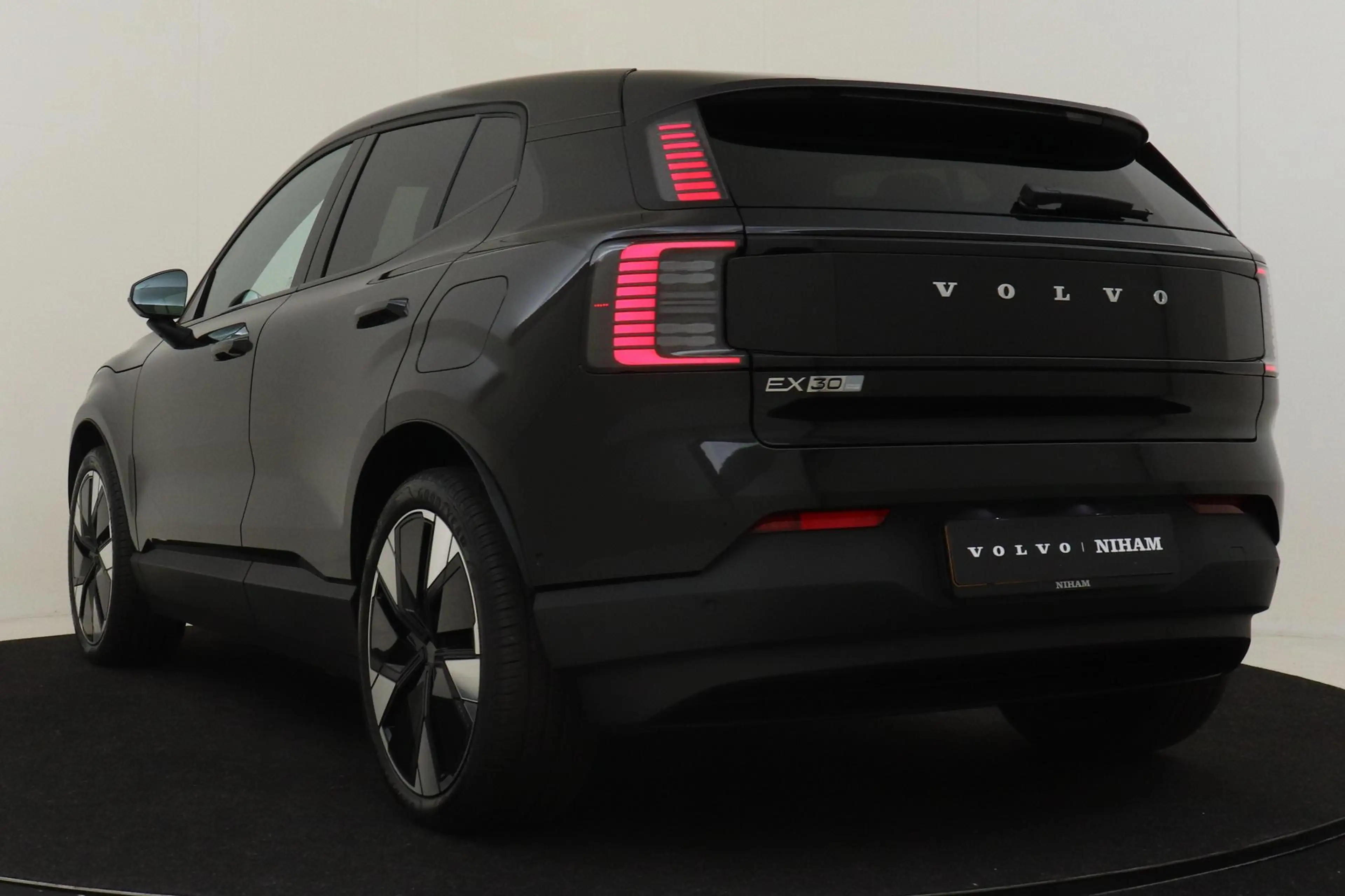 Volvo EX30 SINGLE MOTOR EXTENDED RANGE ULTRA 69 kWh -PANO.DAK — photo 5