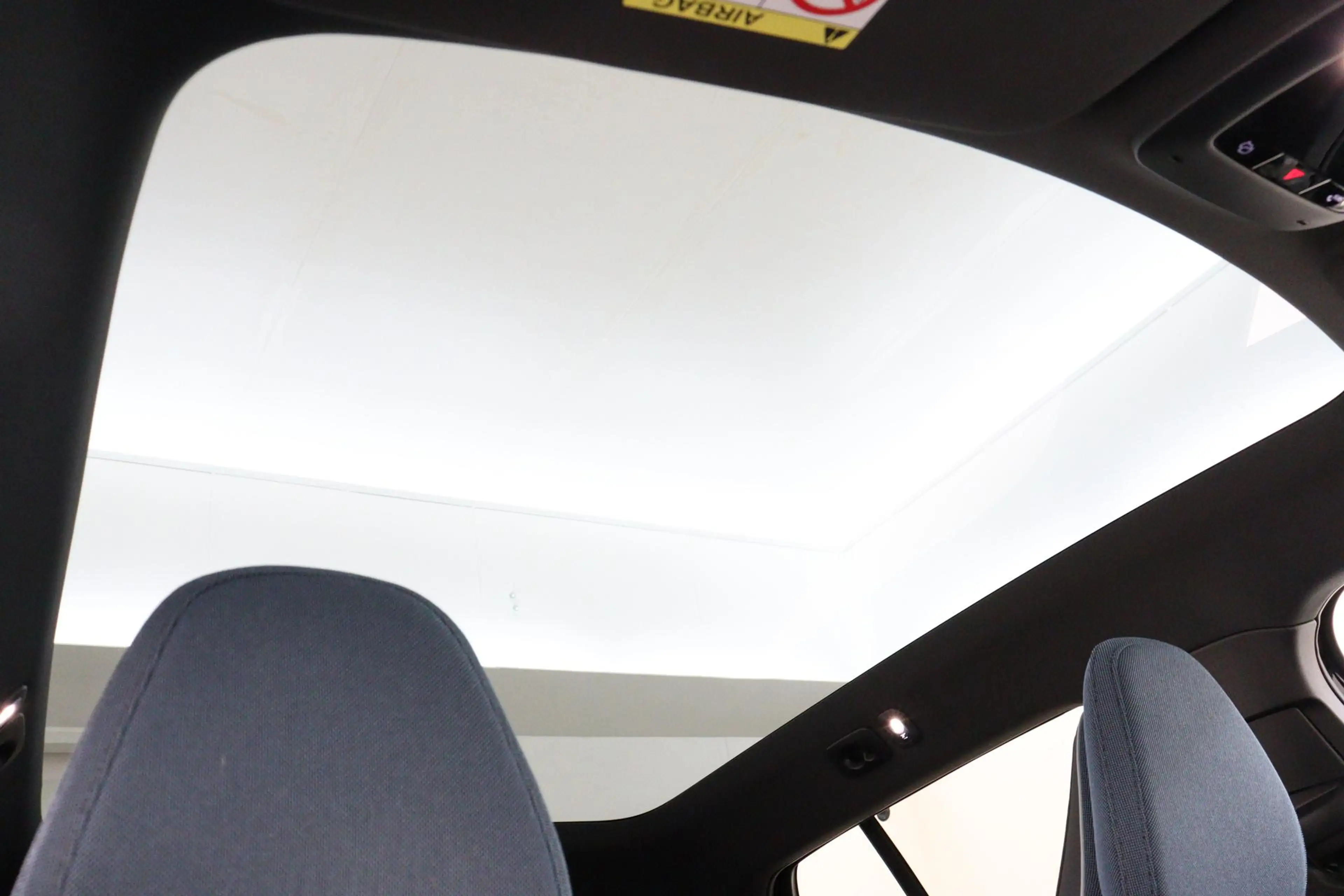 Volvo EX30 SINGLE MOTOR EXTENDED RANGE ULTRA 69 kWh -PANO.DAK — photo 12