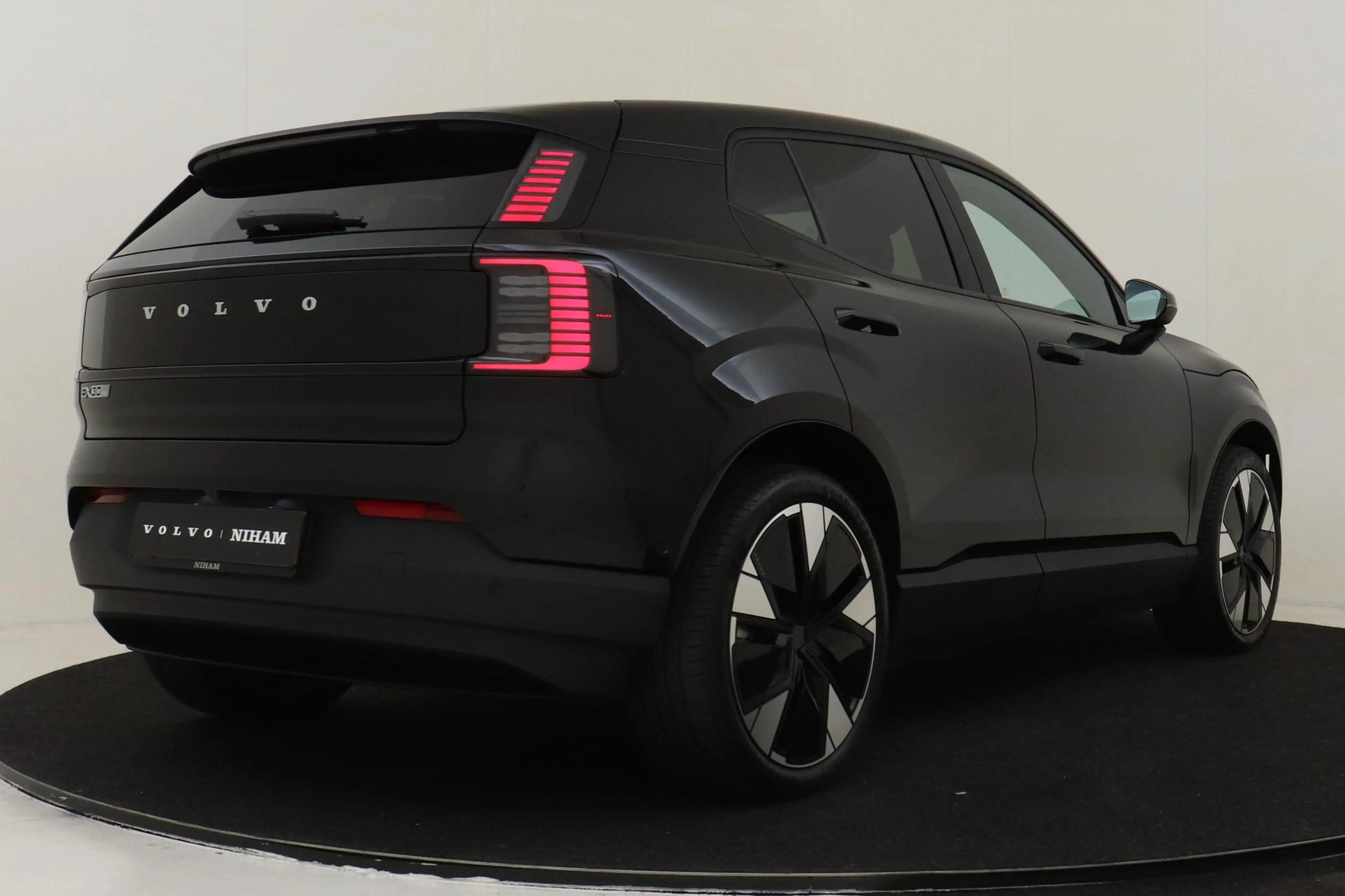 Volvo EX30 SINGLE MOTOR EXTENDED RANGE ULTRA 69 kWh -PANO.DAK — photo 3