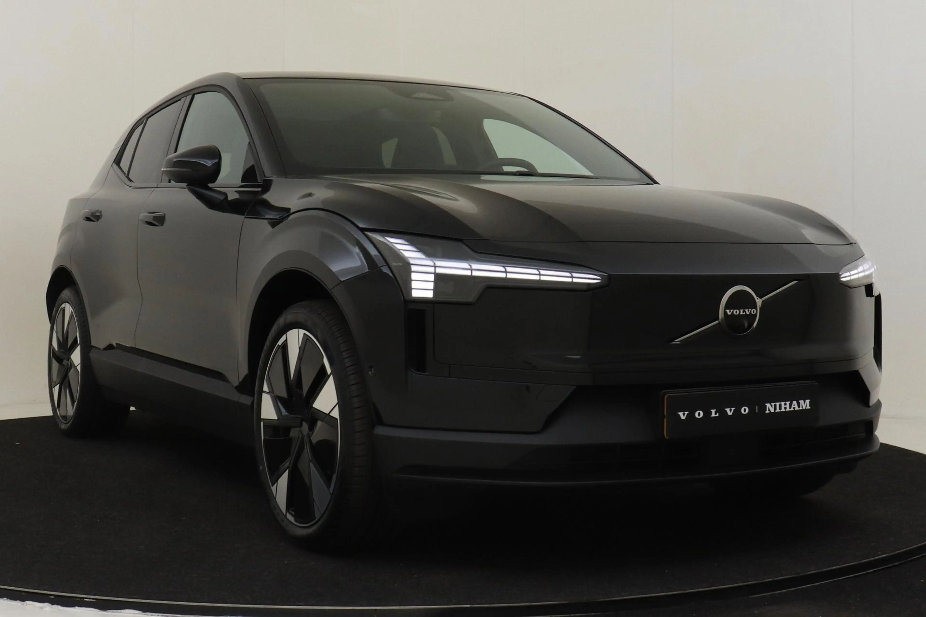 Volvo EX30 SINGLE MOTOR EXTENDED RANGE ULTRA 69 kWh -PANO.DAK — photo 11