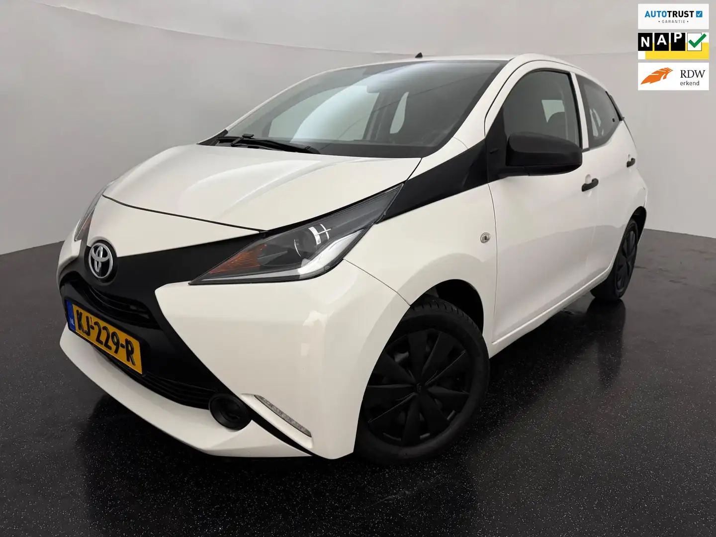 Toyota Aygo 1.0 VVT-i x-now / Carplay / Airco / Camera Blanc - 1