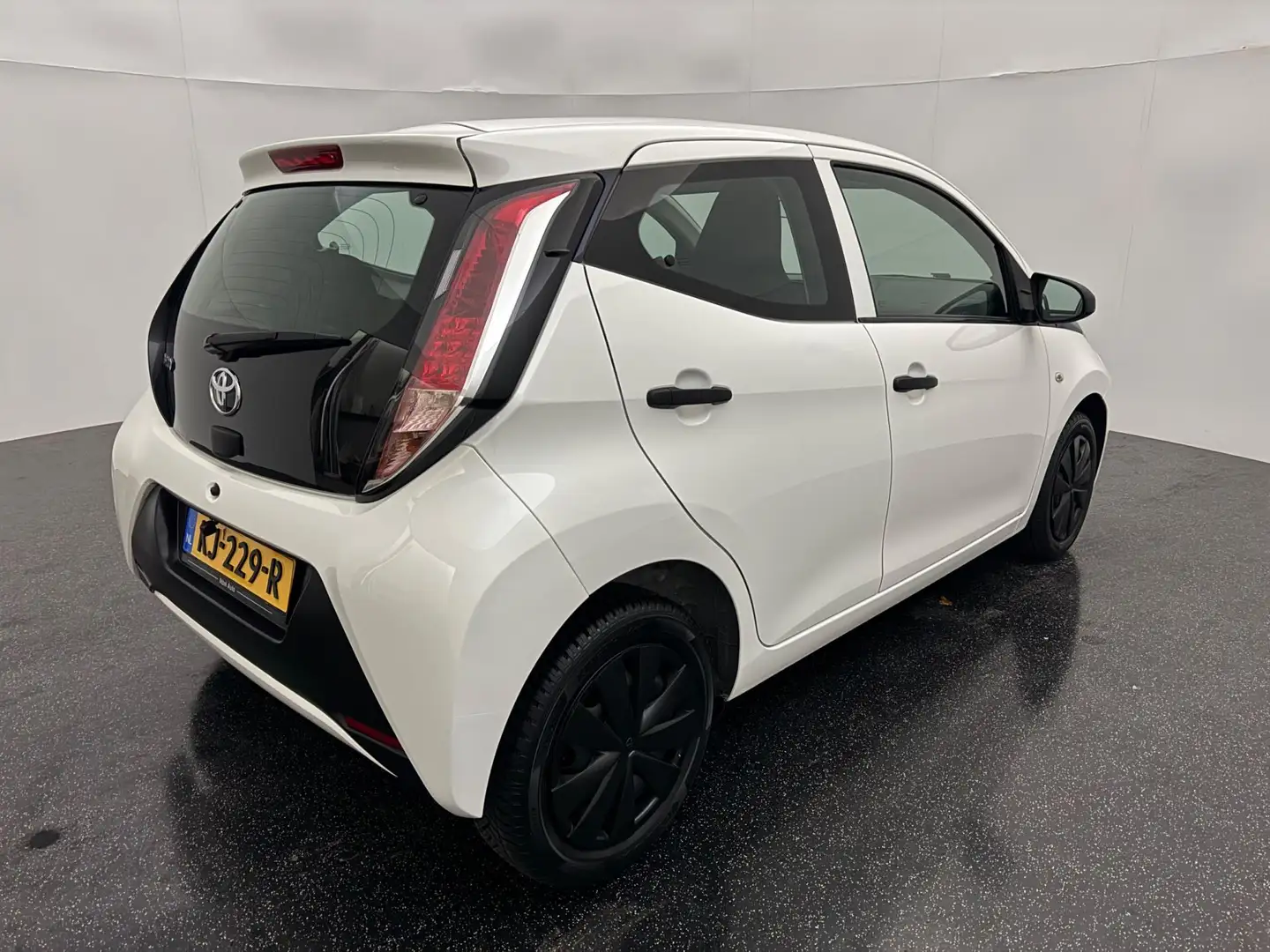 Toyota Aygo 1.0 VVT-i x-now / Carplay / Airco / Camera Blanc - 2