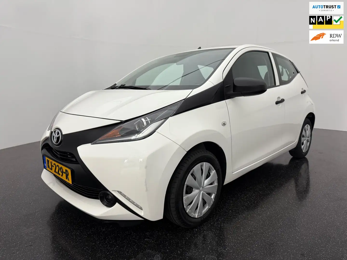 Toyota Aygo 1.0 VVT-i x-now / Carplay / Airco / Camera Blanc - 1