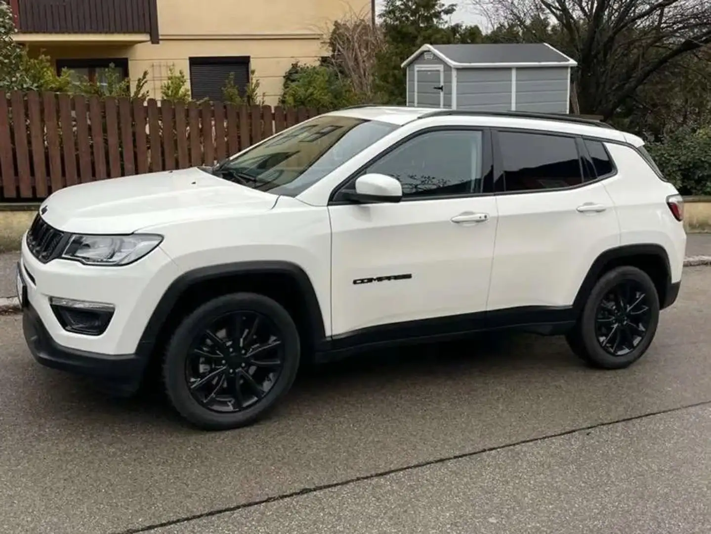 Jeep Compass Compass 1,3 MultiAir Night Eagle T4 FWD 6DDCT Night Eagle Weiß - 2