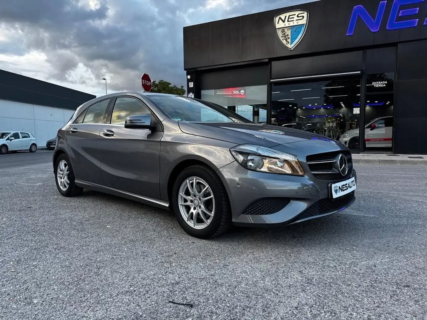 Mercedes-Benz A 180 BE Style Gris - 2