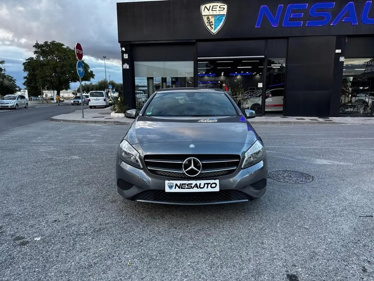 Mercedes-Benz A 180 BE Style Gris - 1