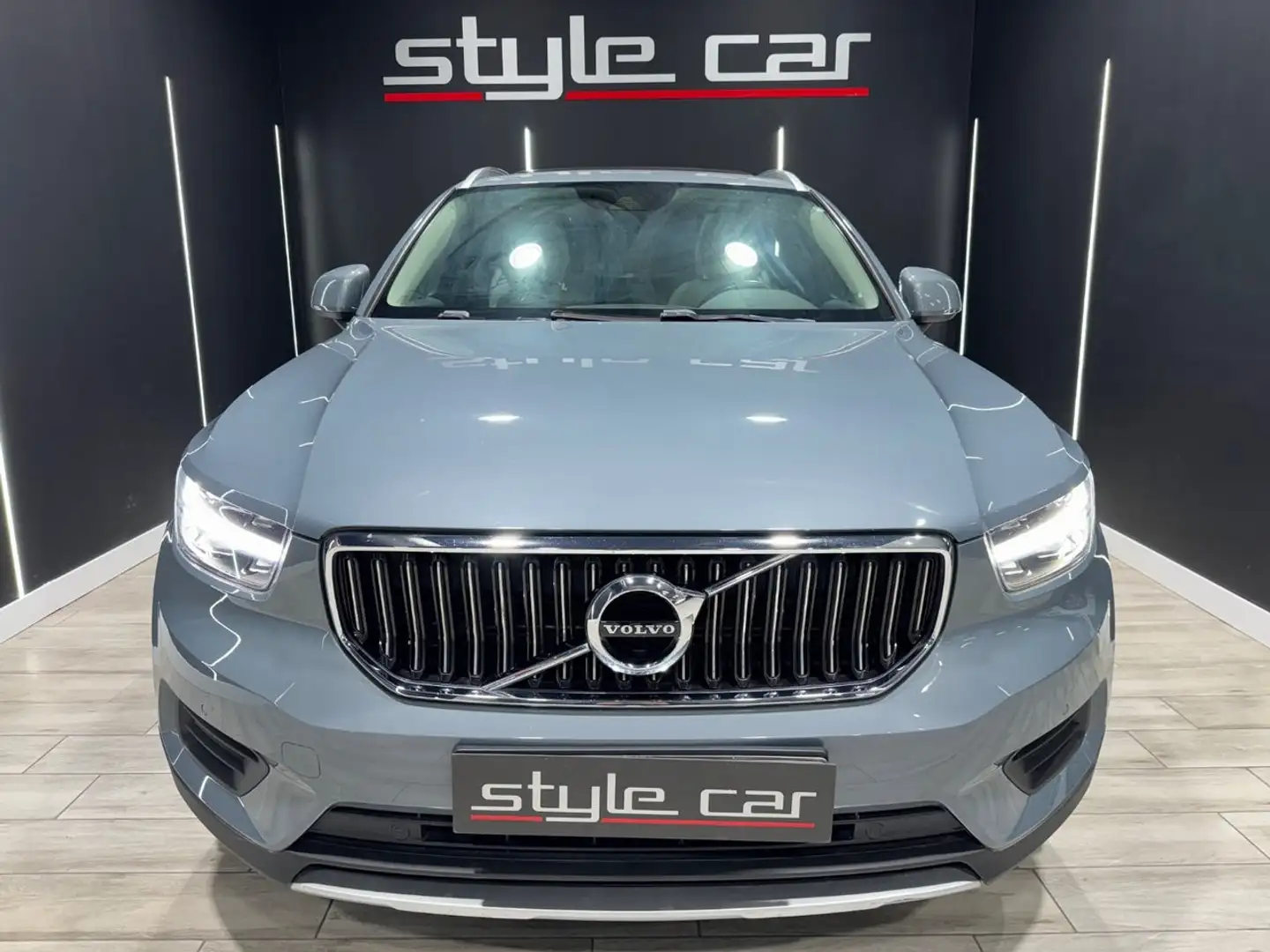 Volvo XC40 T4 Recharge Inscription Aut. Gris - 1