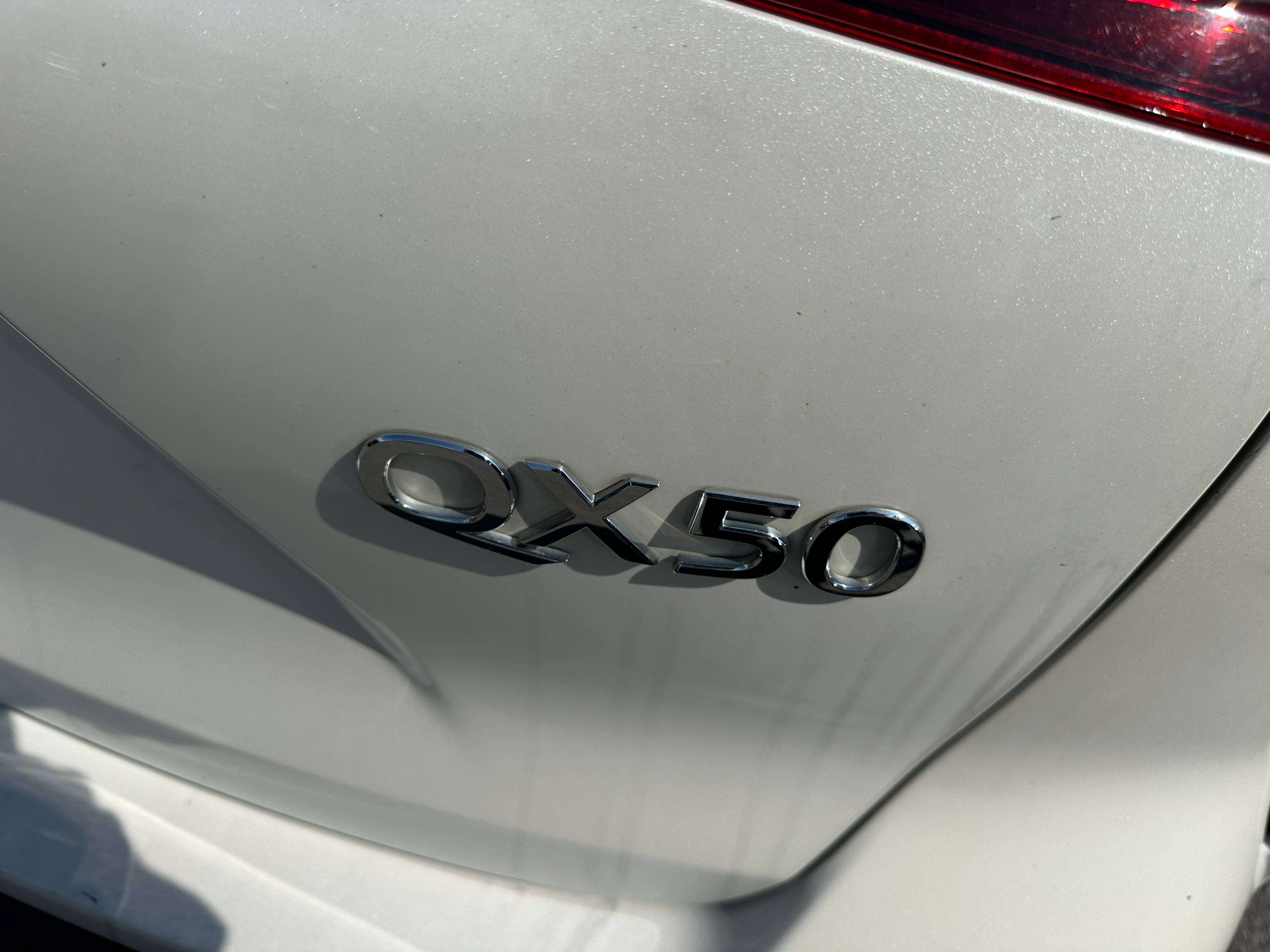 2019 Infiniti QX50 Essential - Image 16