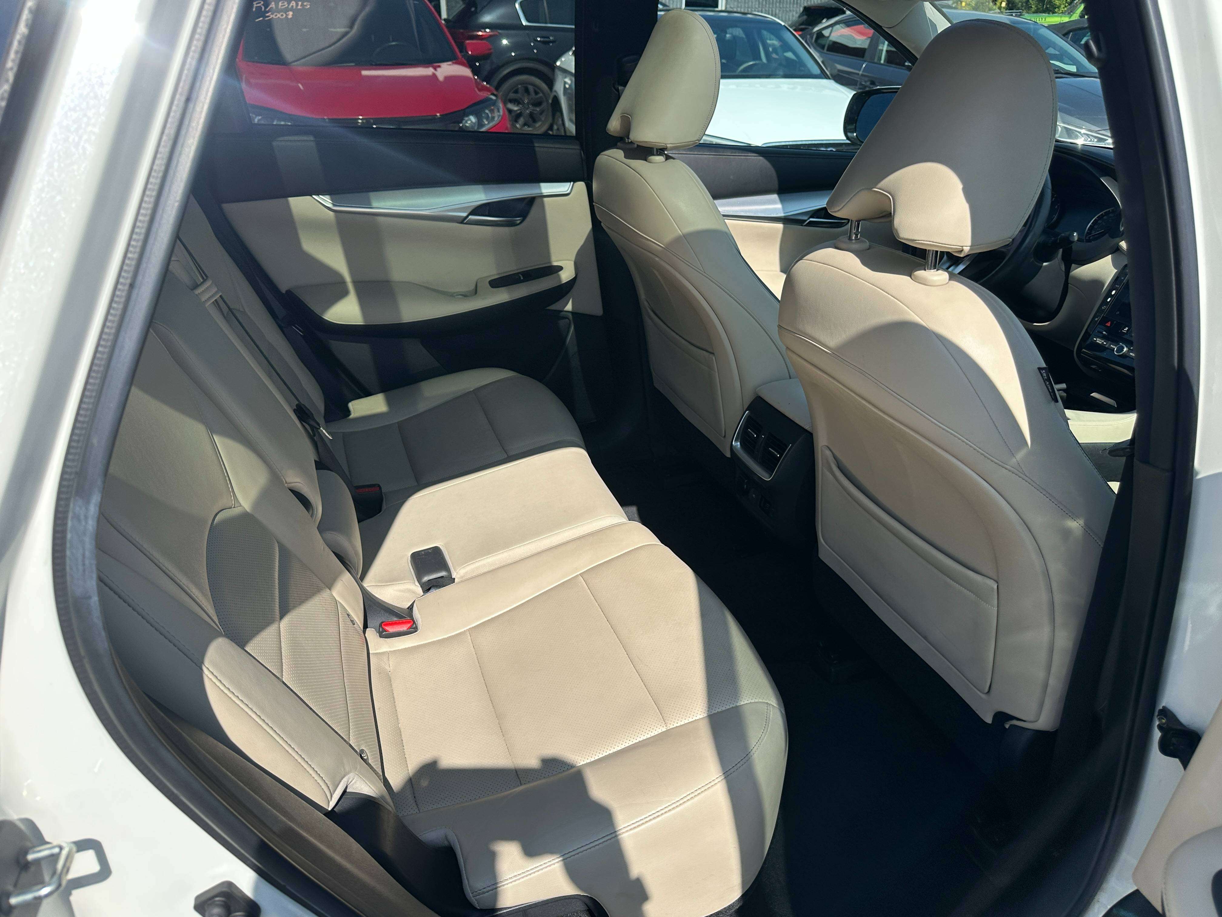 2019 Infiniti QX50 Essential - Image 15