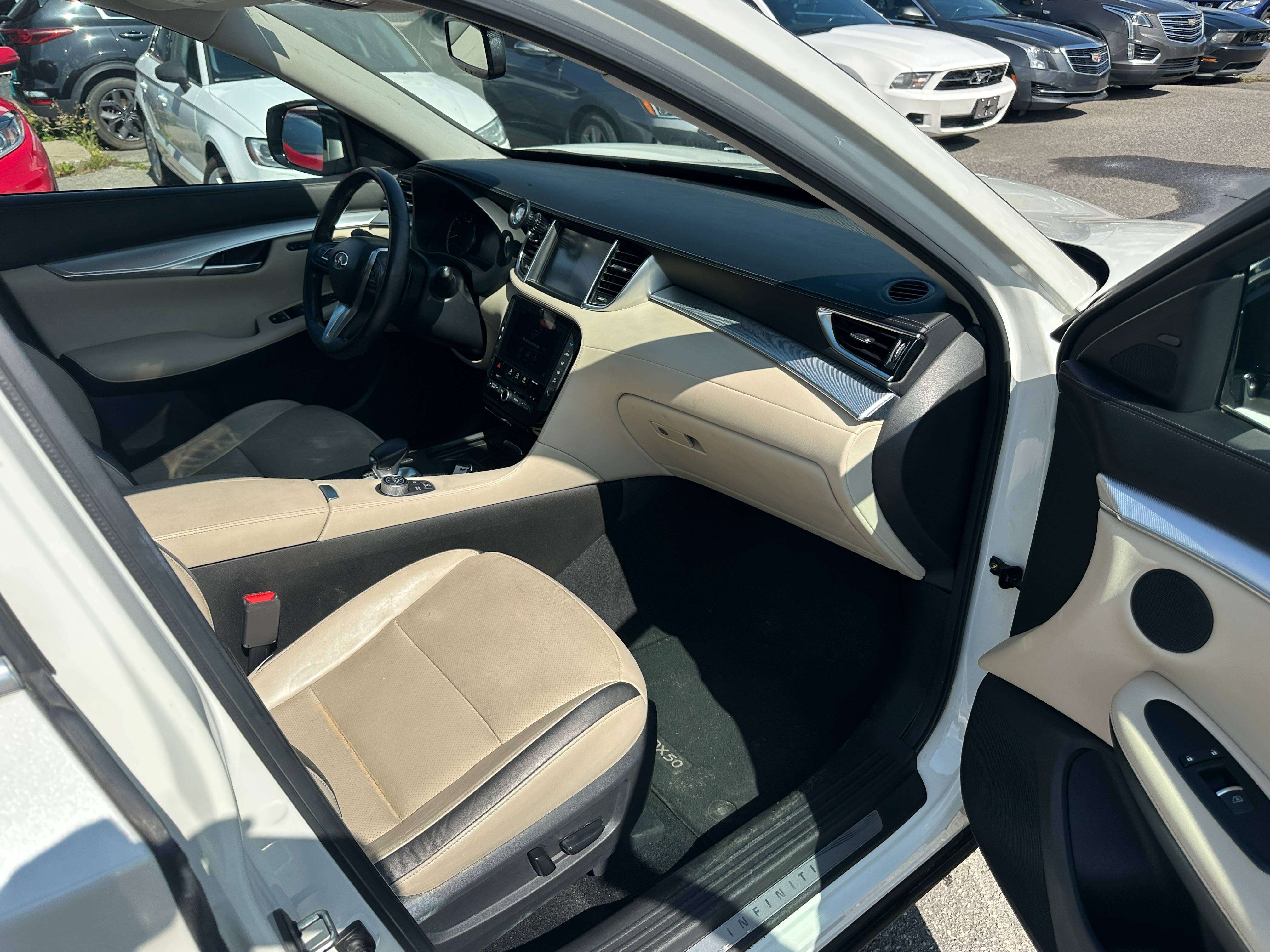 2019 Infiniti QX50 Essential - Image 12