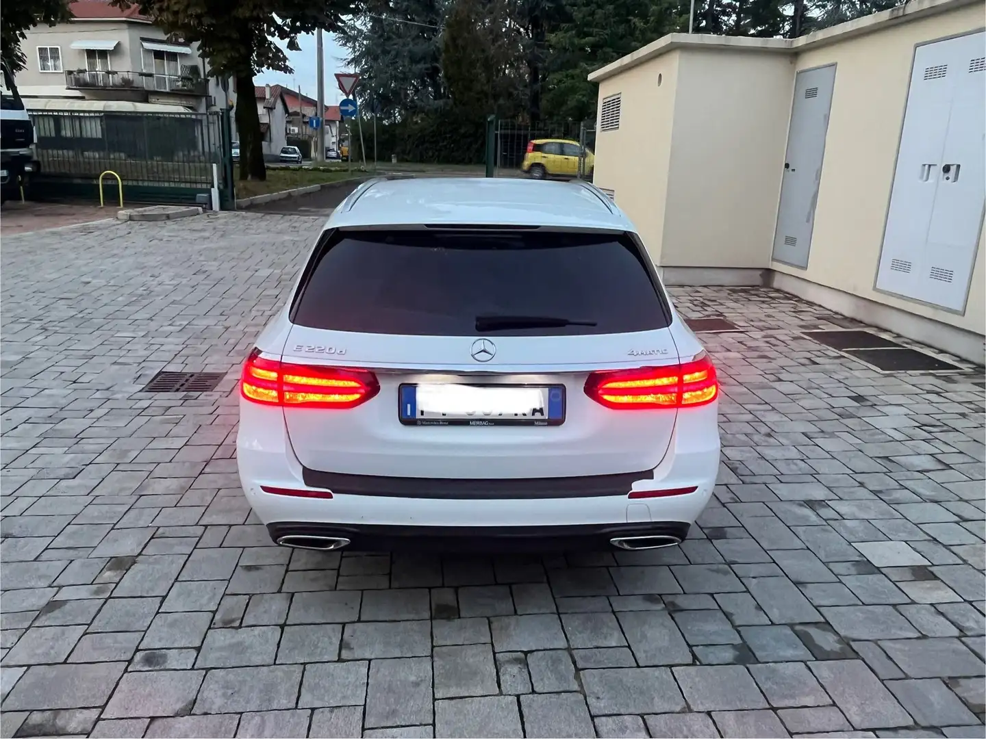 Mercedes-Benz E 220 E SW 220 d Premium Plus 4matic auto Weiß - 2