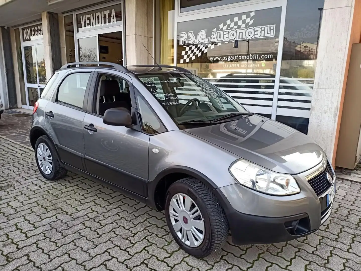 Fiat Sedici 1.6 16V 4x4 Dynamic GPL Grau - 1