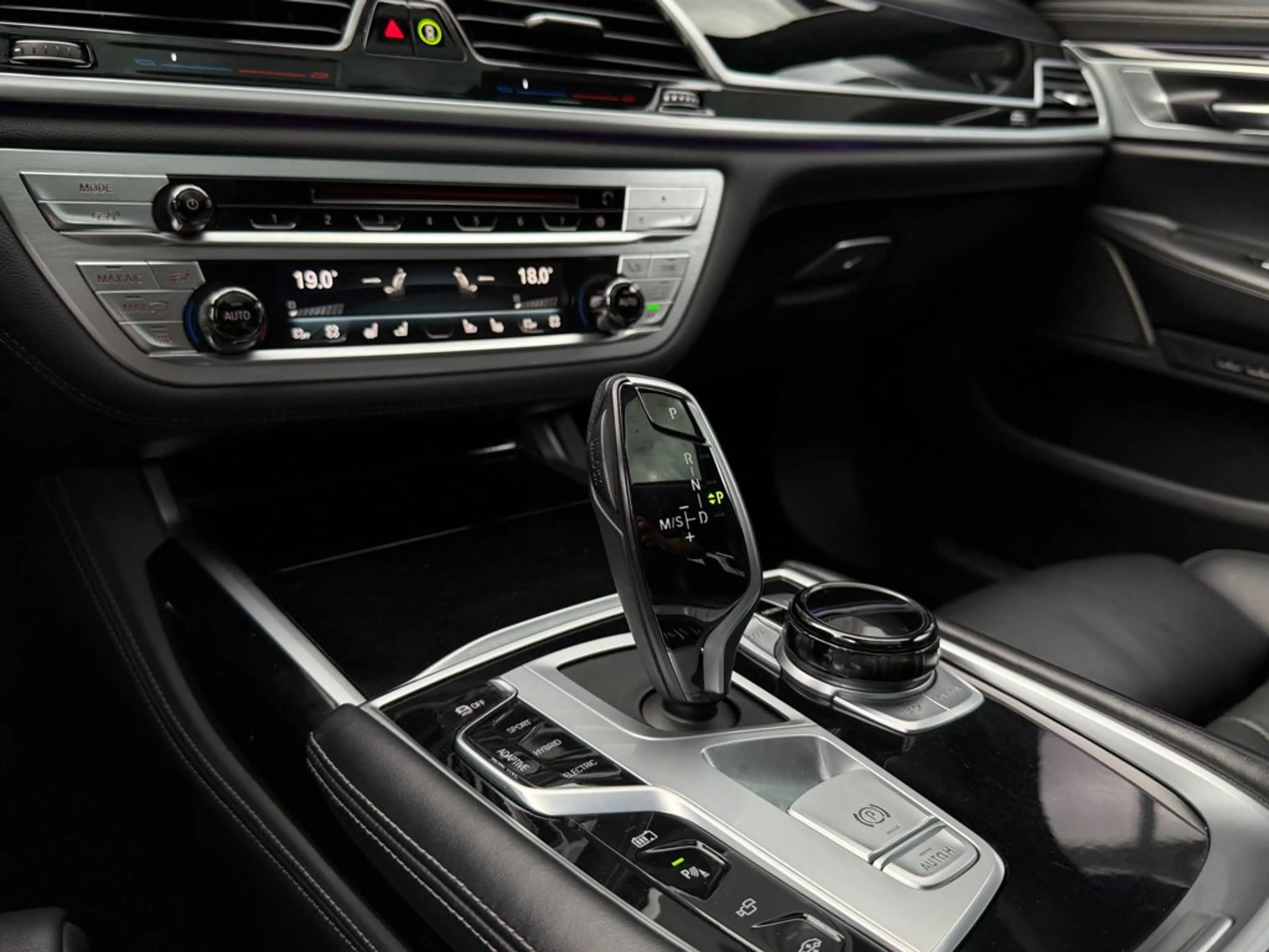 BMW 745 7-Serie 745e M-Sport Schuifdak Donington Grau — photo 12
