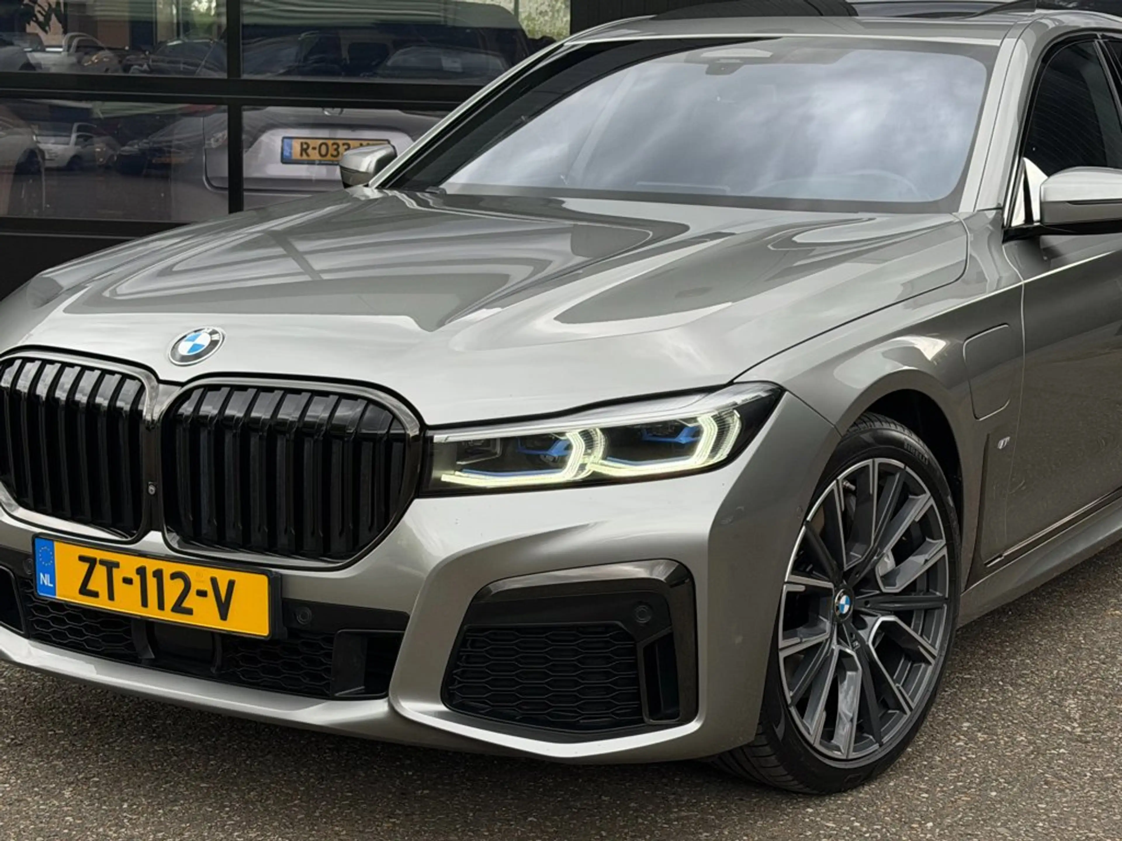 BMW 745 7-Serie 745e M-Sport Schuifdak Donington Grau — photo 4