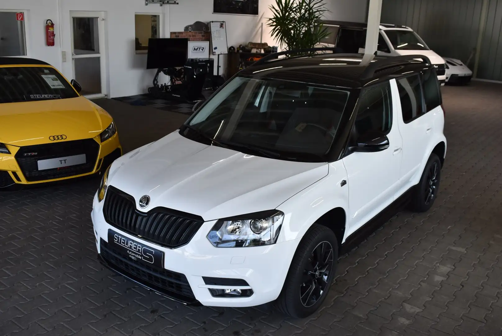 Skoda Yeti 1.2l TSI DSG Monte Carlo 1.Hand wenig KM Weiß - 2