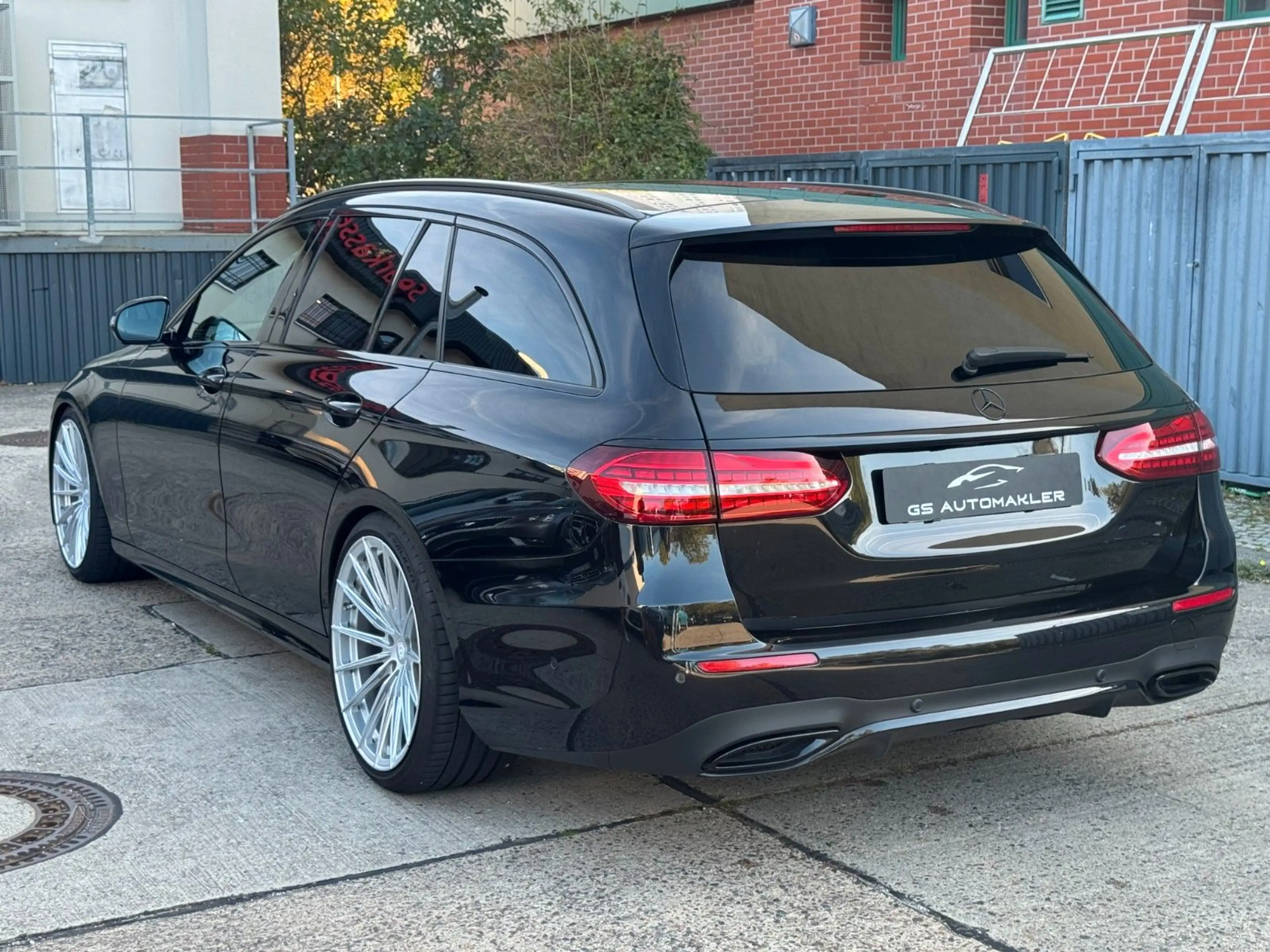 Mercedes-Benz E 400 d T-Modell 4Matic AMG Burmester Pano Luft — photo 7