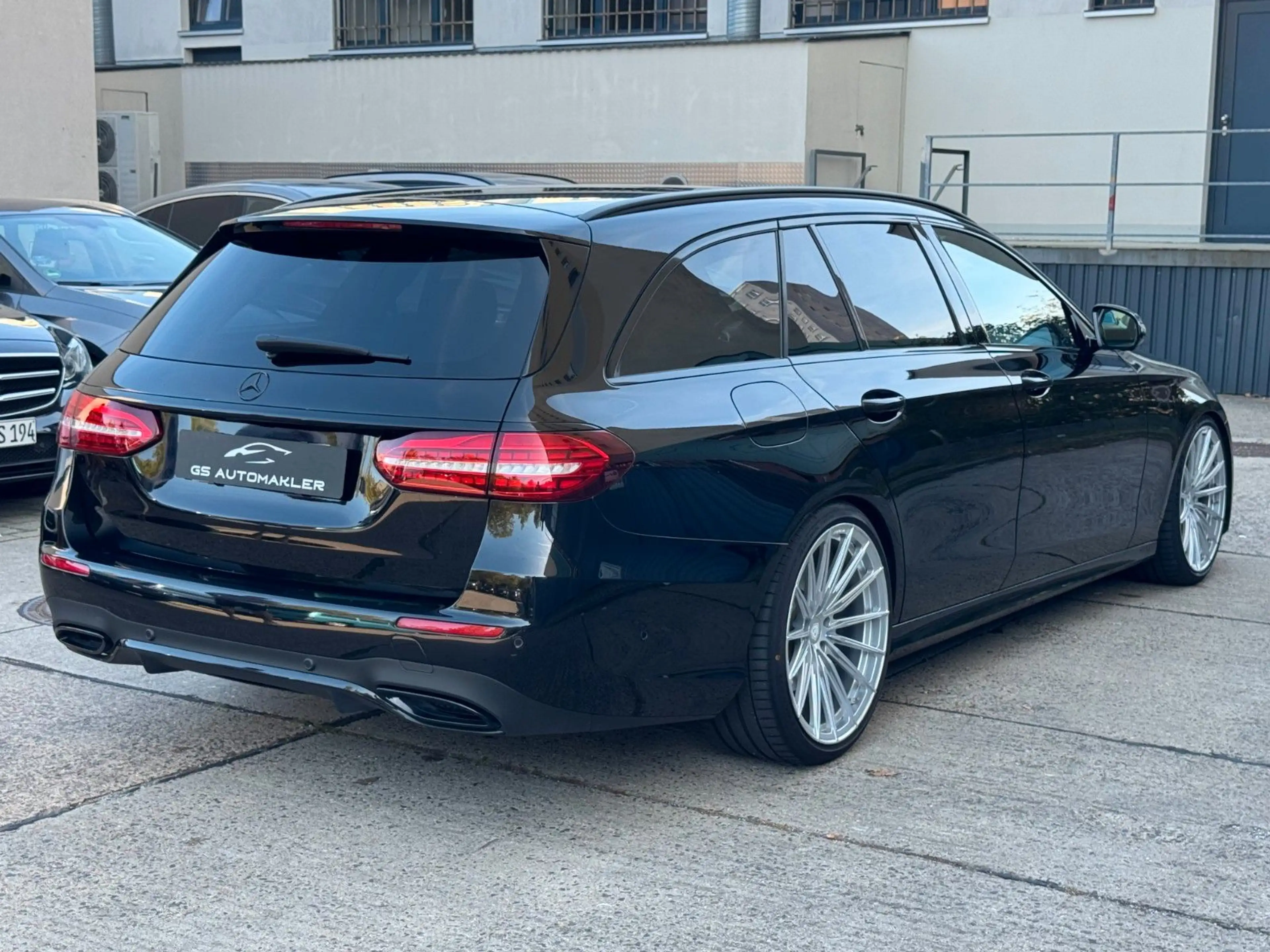 Mercedes-Benz E 400 d T-Modell 4Matic AMG Burmester Pano Luft — photo 5