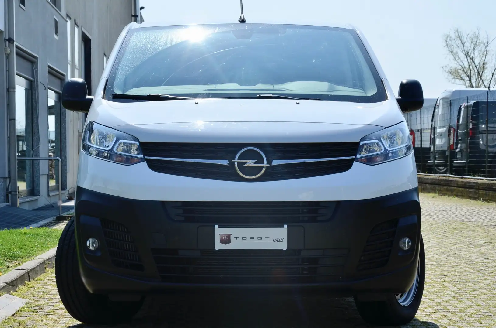Opel Vivaro 2.0 Tdci 145cv 6 POSTI AUTOCARRO IVA ESCLUSA Bianco - 2