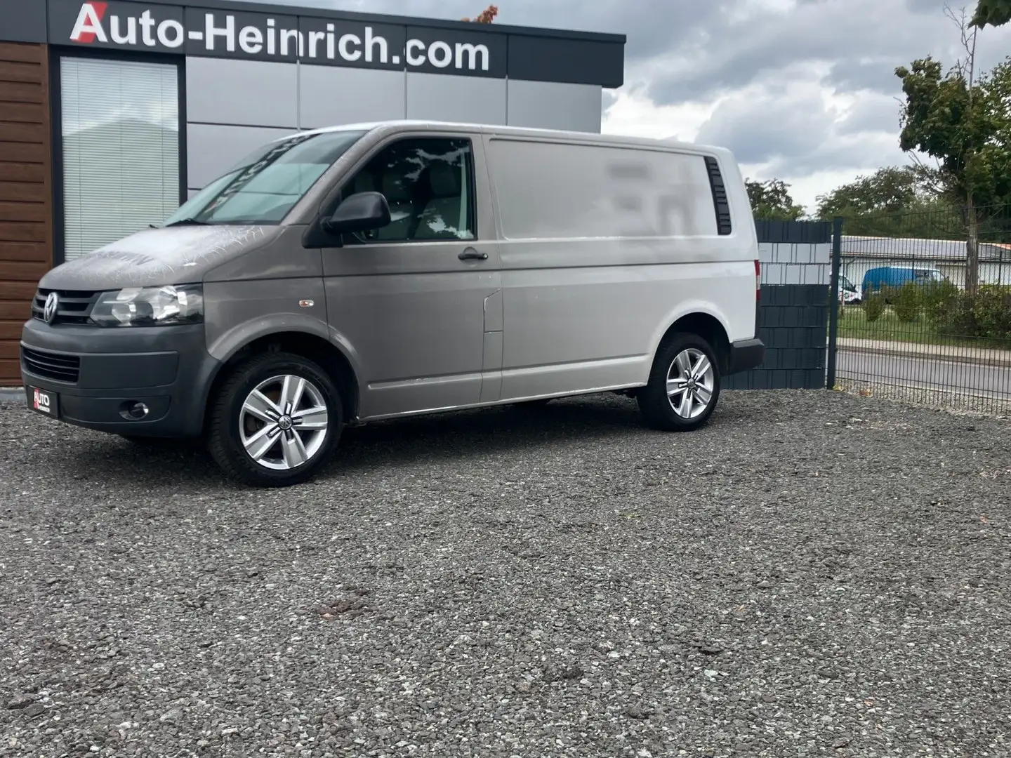 Volkswagen T5 Kasten,Foliert,LED,LM,Scheckfehft,ZV Grau - 2