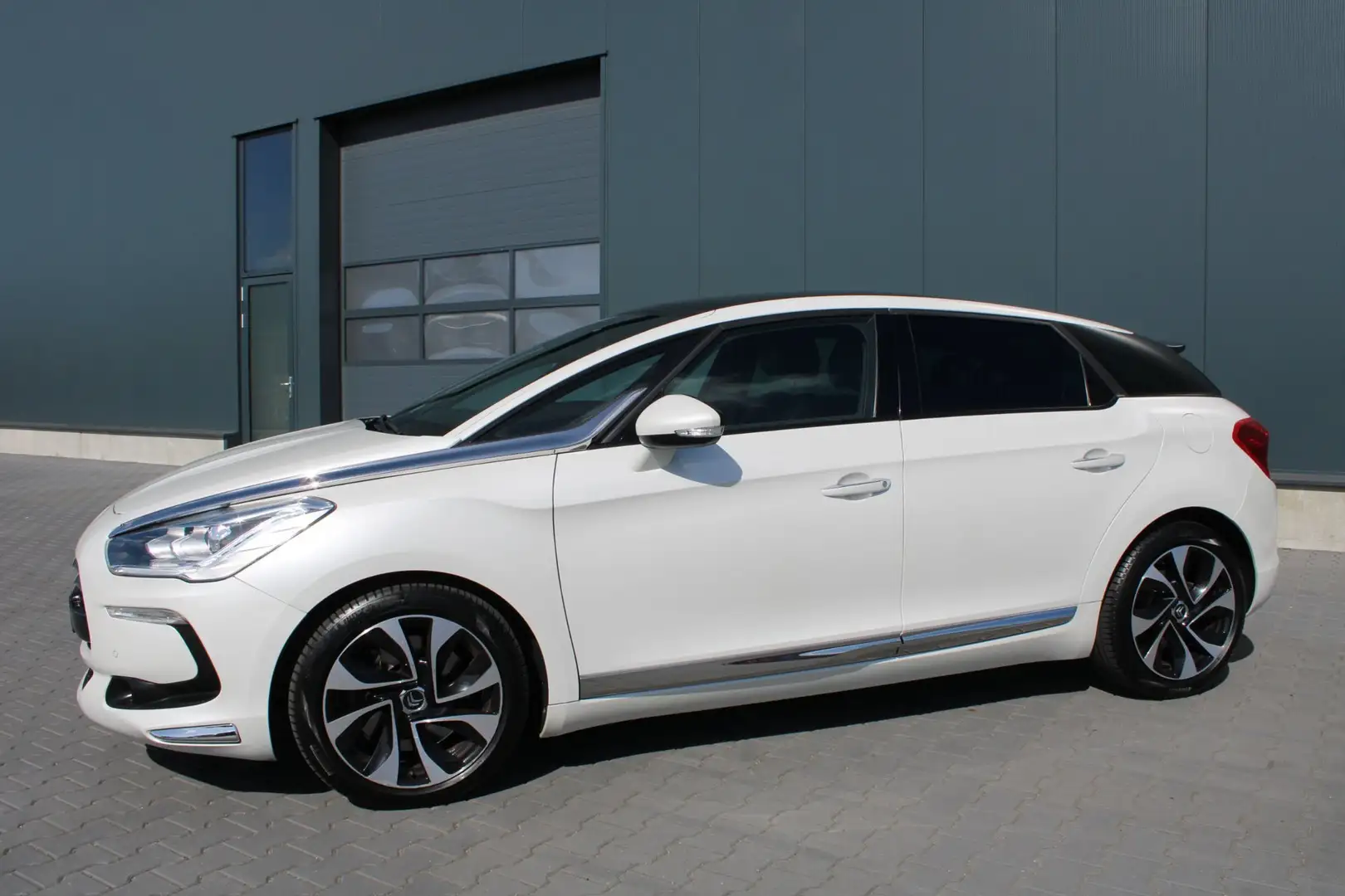 Citroen DS5 1.6 THP So Chic Panoramadak Trekhaak Navigatie Blanco - 2