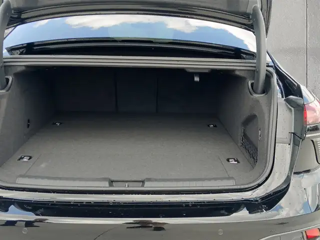 Audi A6 view 13
