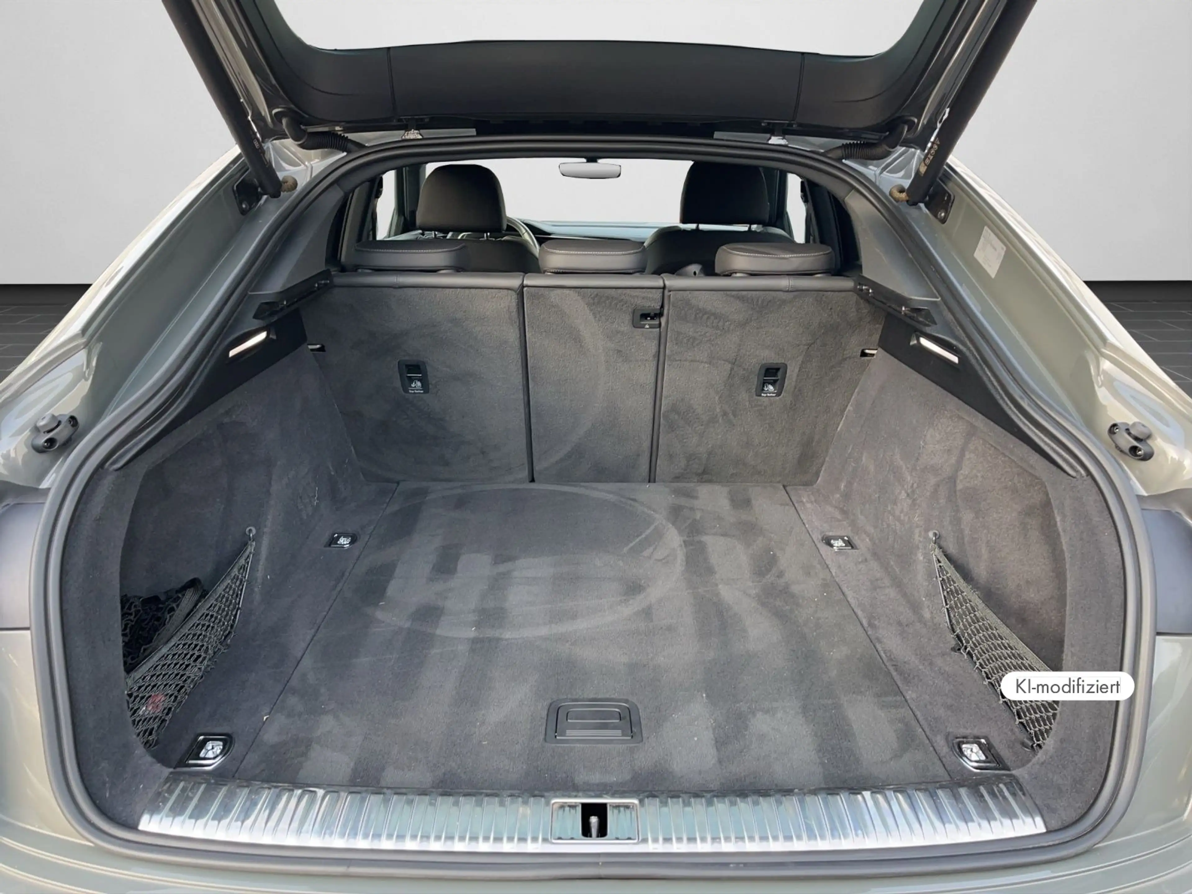 Audi Q8 e-tron Advanced 50 e-tron quattro 2 — photo 15