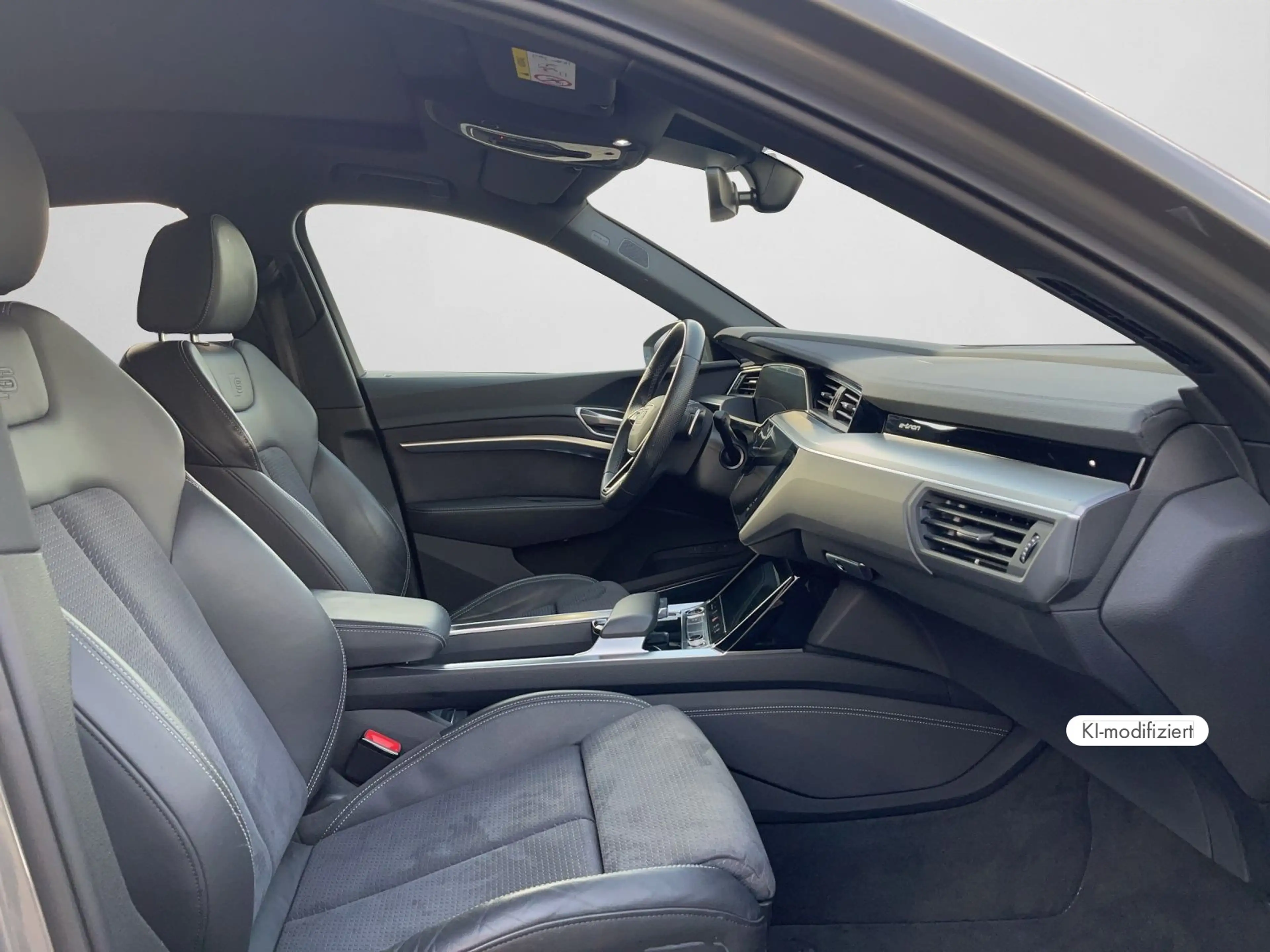 Audi Q8 e-tron Advanced 50 e-tron quattro 2 — photo 4