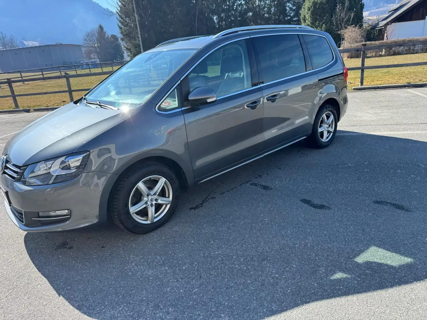 Volkswagen Sharan Sharan Highline BMT 2,0 TDI DPF Highline Grau - 1