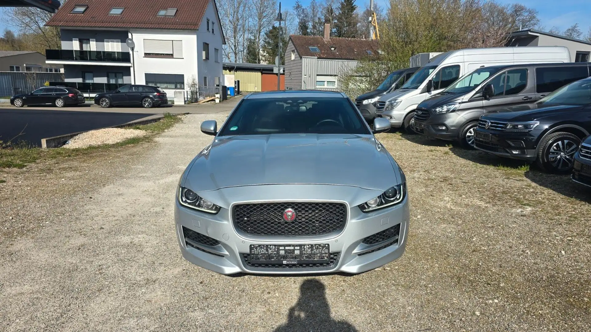 Jaguar XE R-Sport*HEADUP*ASISST*ACC*LEDER Stříbrná - 2