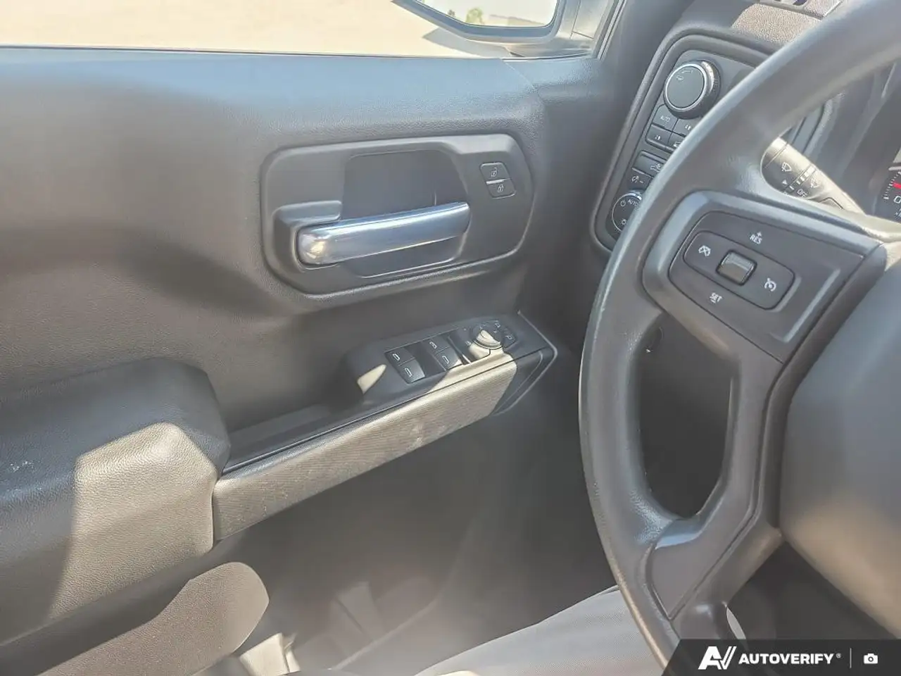 Chevrolet Silverado 1500 снимка Chevrolet Silverado 1500
