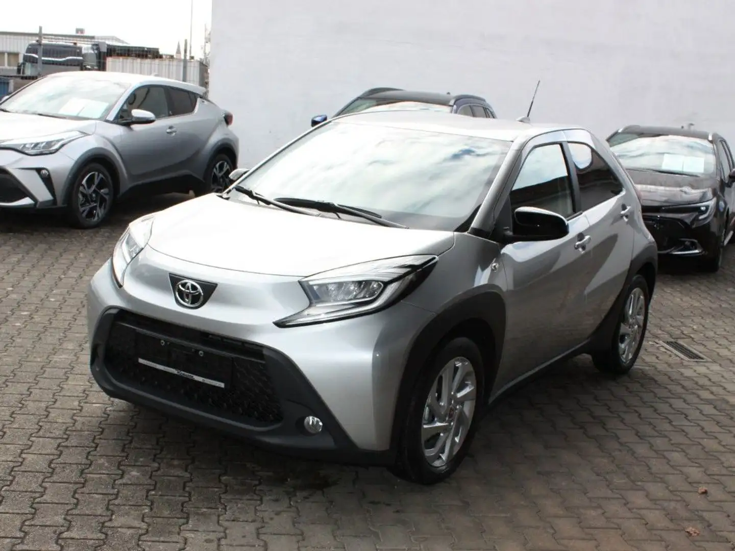 Toyota Aygo X 1.0-l-VVT-i Play / Komfort / Design Silber - 1