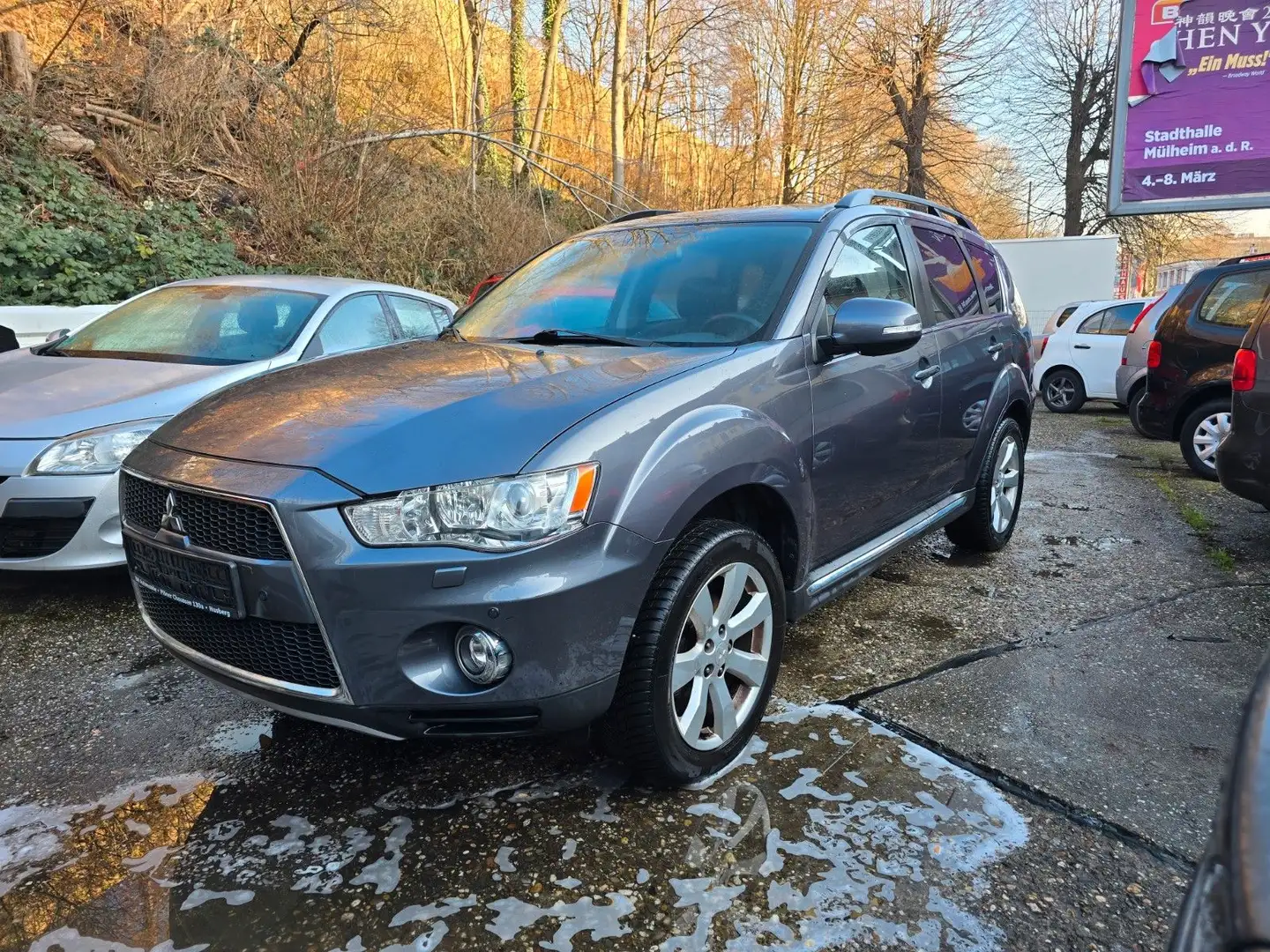 Mitsubishi Outlander 35 Jahre 4WD*AUTOMATIK * Grau - 2