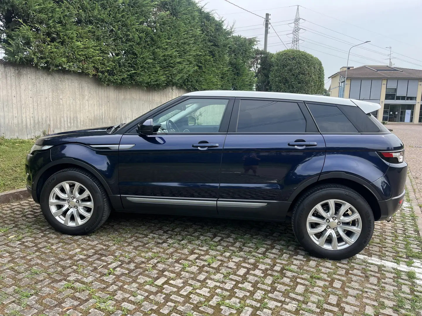 Land Rover Range Rover Evoque 5p 2.2 td4 Loire edition Pure 150cv - 1