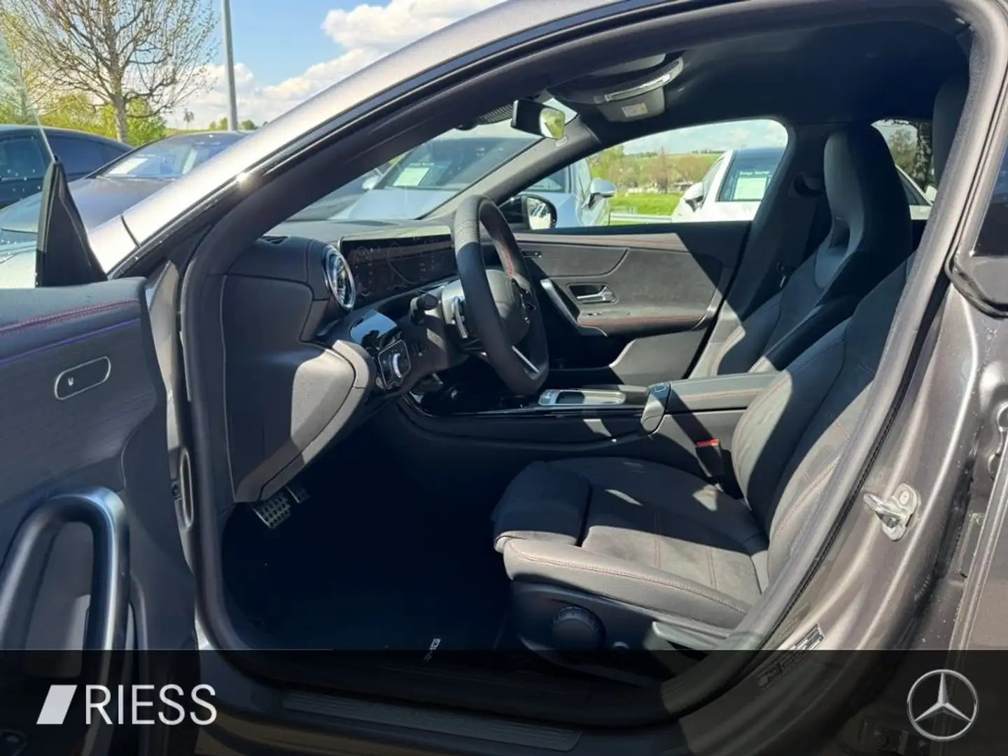 Mercedes-Benz CLA 180 AMG+AHK+MULTIBEAM+KEYLESS GO+360°+TOTWKL Grau - 2