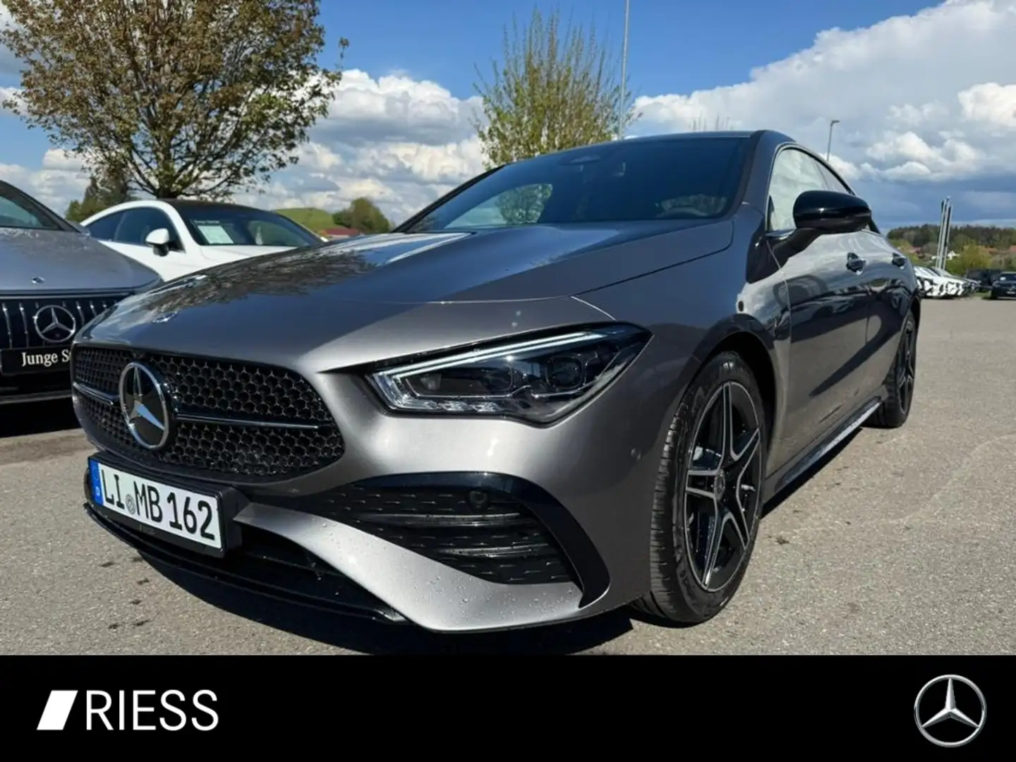Mercedes-Benz CLA 180 AMG+AHK+MULTIBEAM+KEYLESS GO+360°+TOTWKL Grau - 1