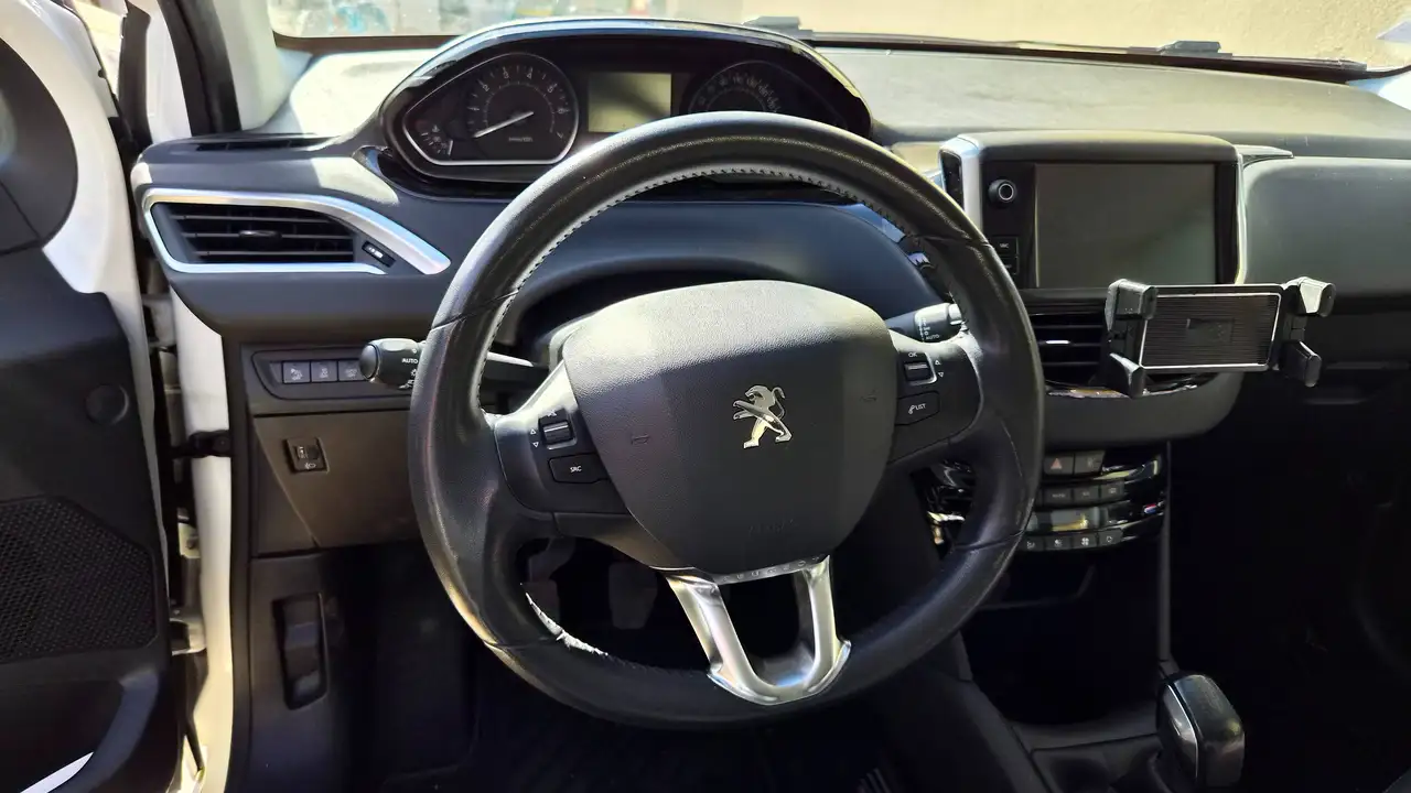Peugeot 208 208 — photo 5