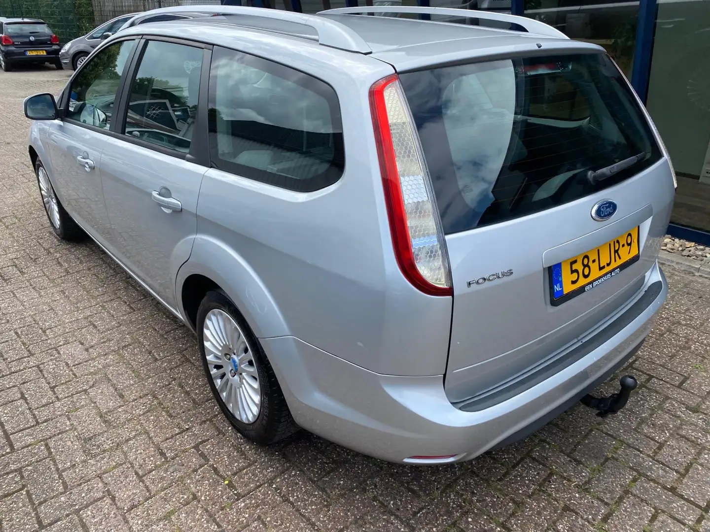Ford Focus Wagon 1.6 Comfort Airco APK 01-2026 Grijs - 2