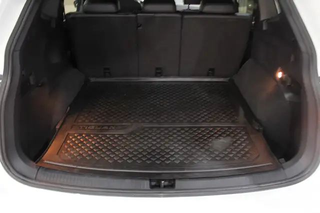 Volkswagen Tiguan Allspace view 7