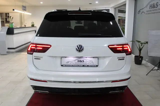 Volkswagen Tiguan Allspace view 3