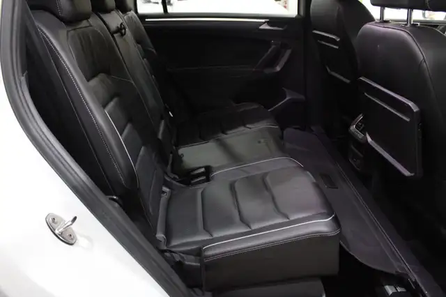 Volkswagen Tiguan Allspace view 13