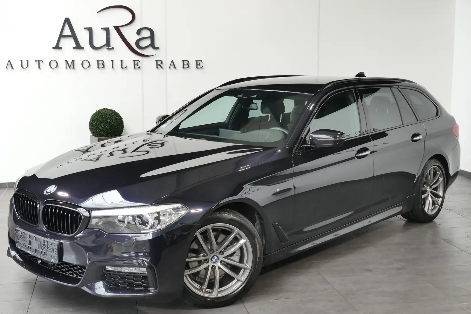 BMW 520 Touring xDrive M-Sport NAV+LED+ACC+H&K+18ZO Noir - 1