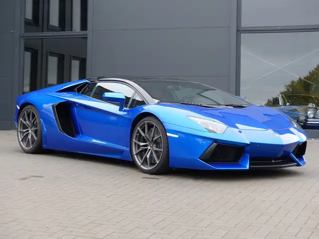 Lamborghini Aventador LP 700-4 Roadster